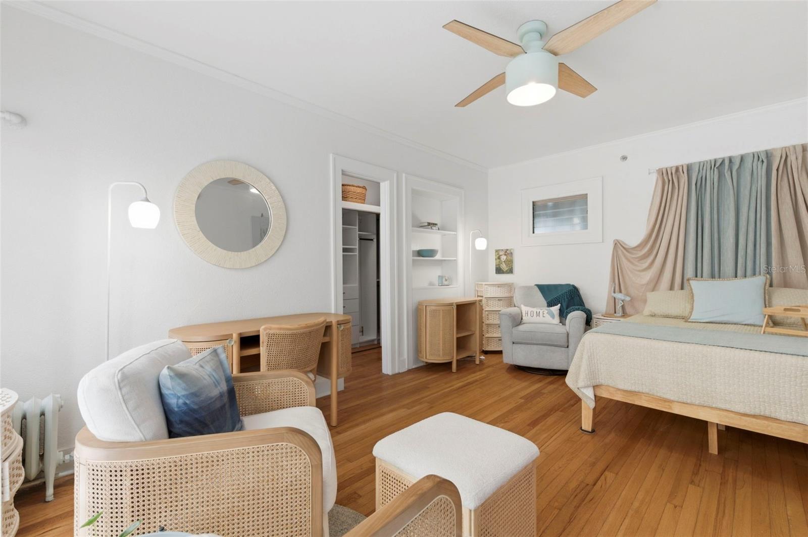 Living Room / Bedroom