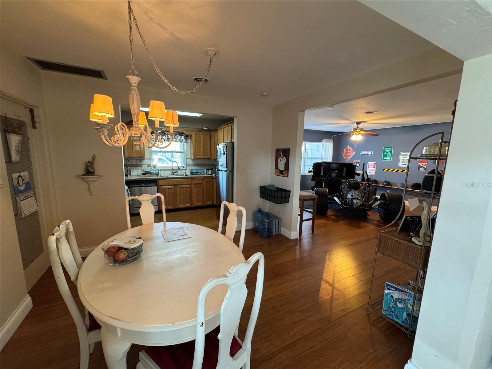 Dining area, to the right Living Room