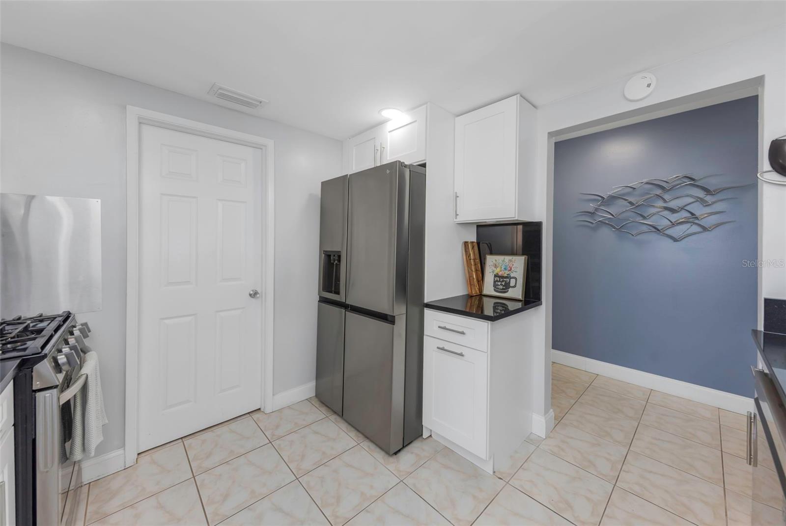 Door to closet pantry.
