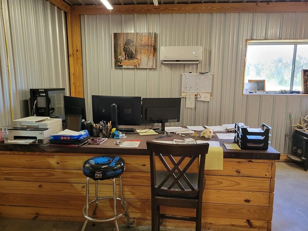 Office in Workshop/steel building