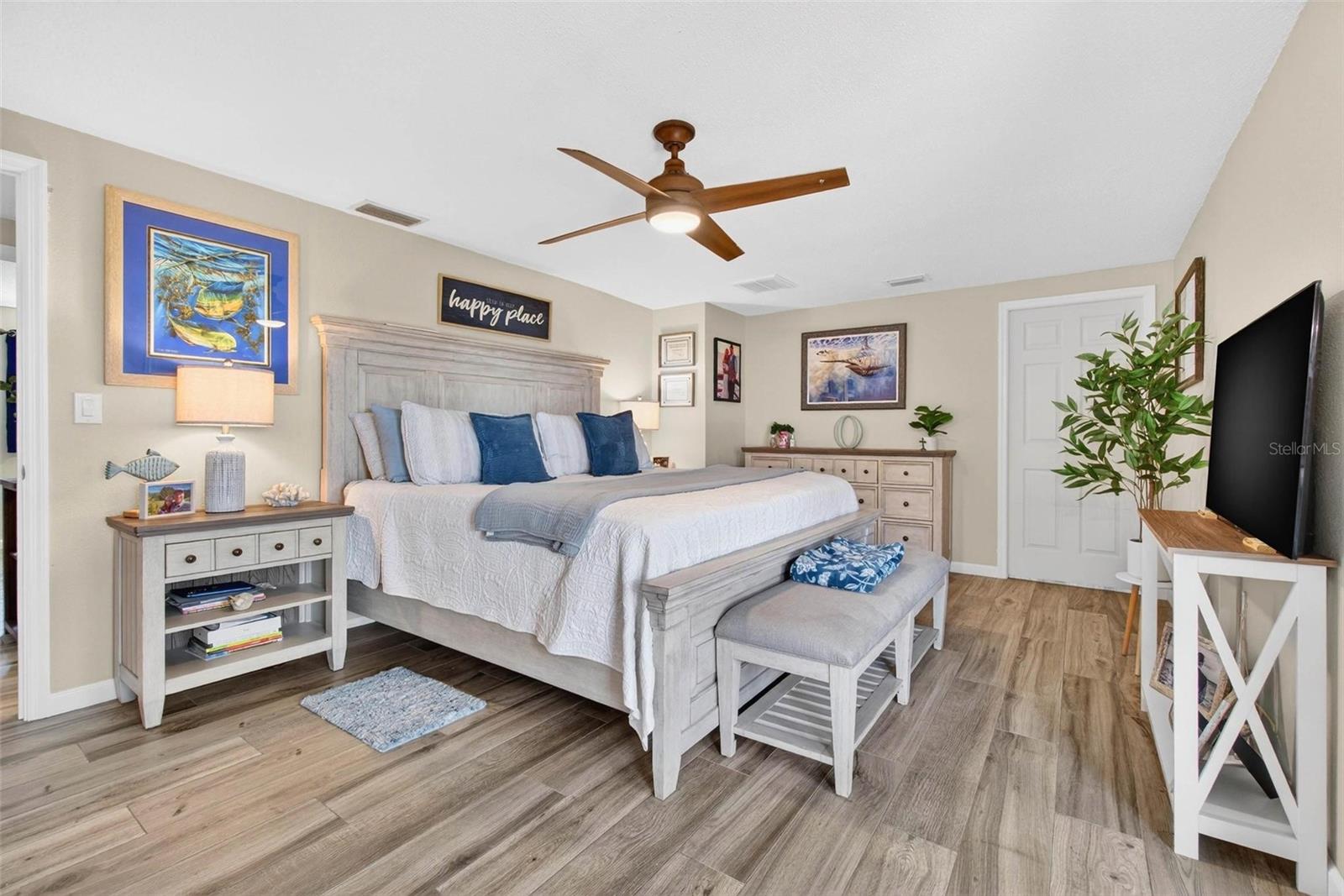 Primary Bedroom w/ Large Walk-in closet