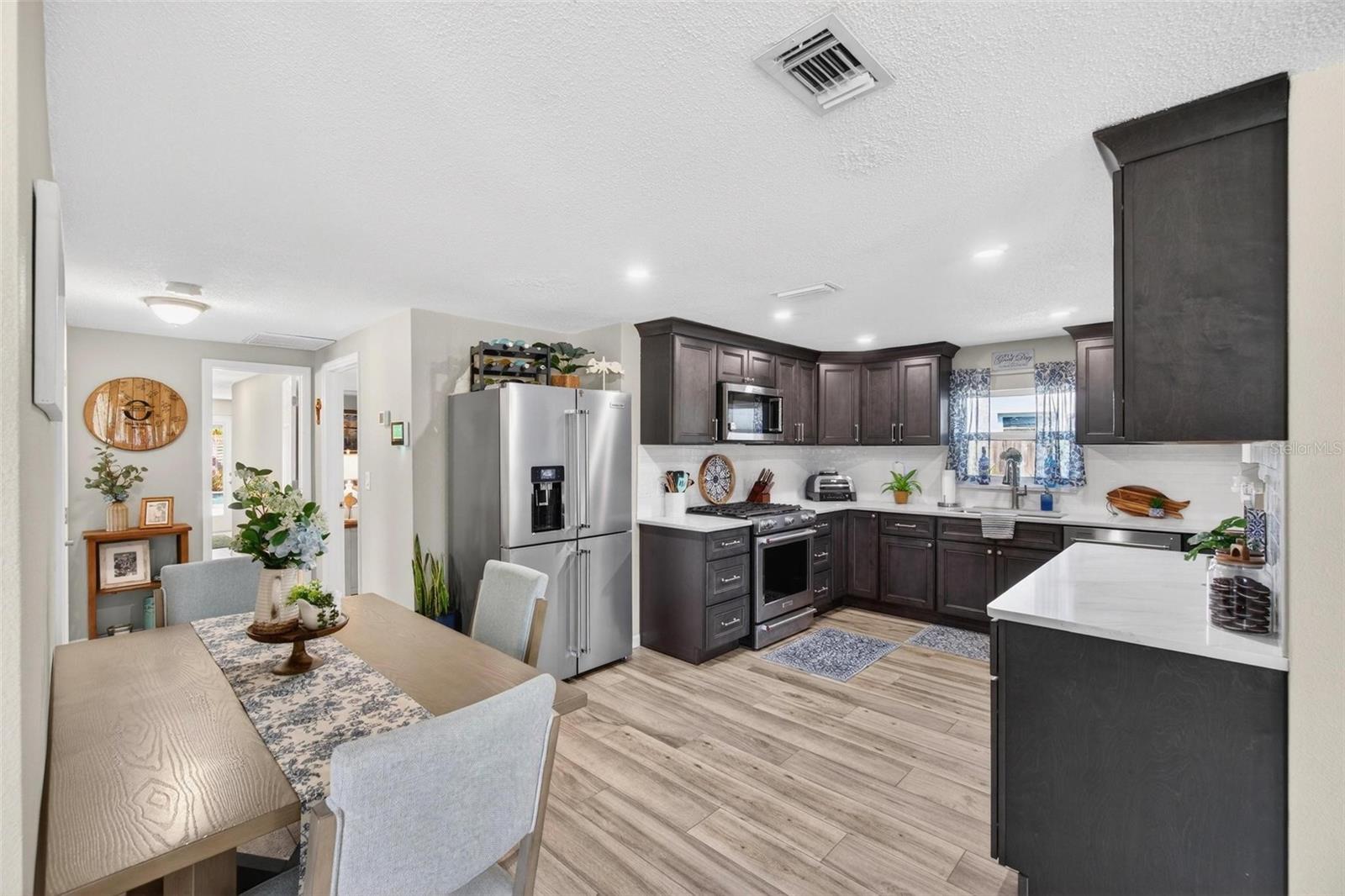 Dining room/Kitchen Combo for convenience