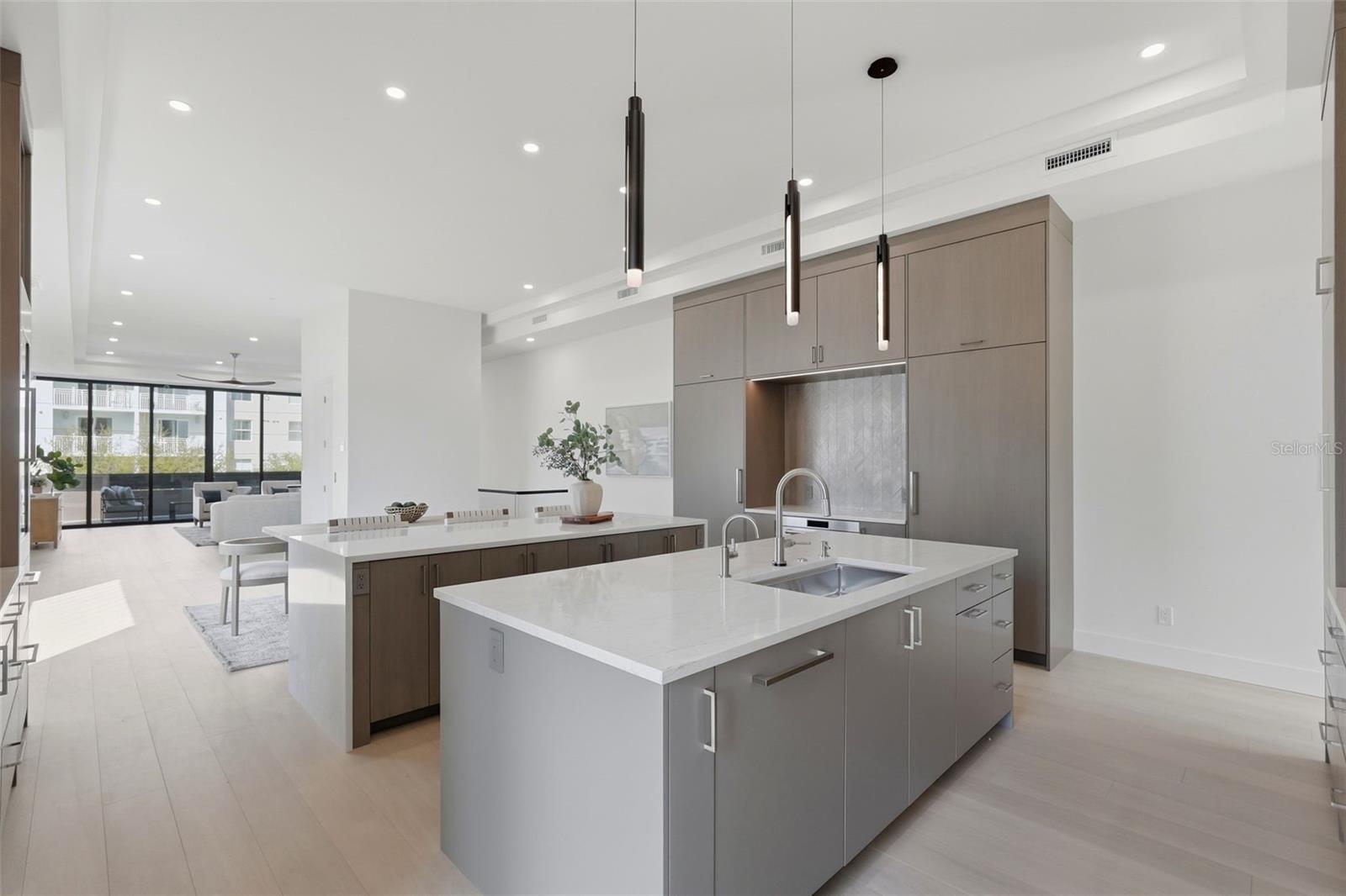 Double oversized islands in the kitchen