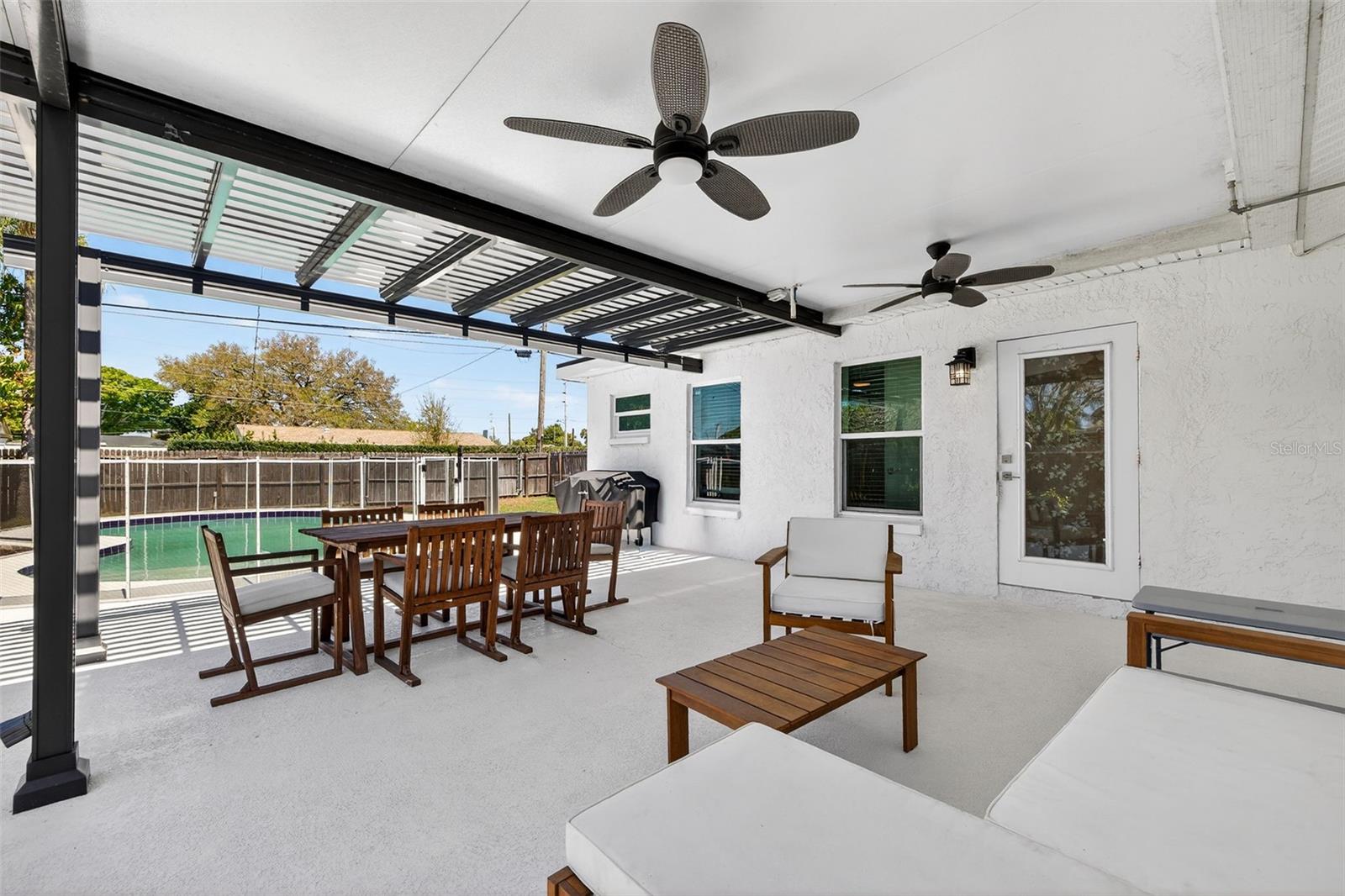 Backyard pergola to enjoy Florida living and pool days