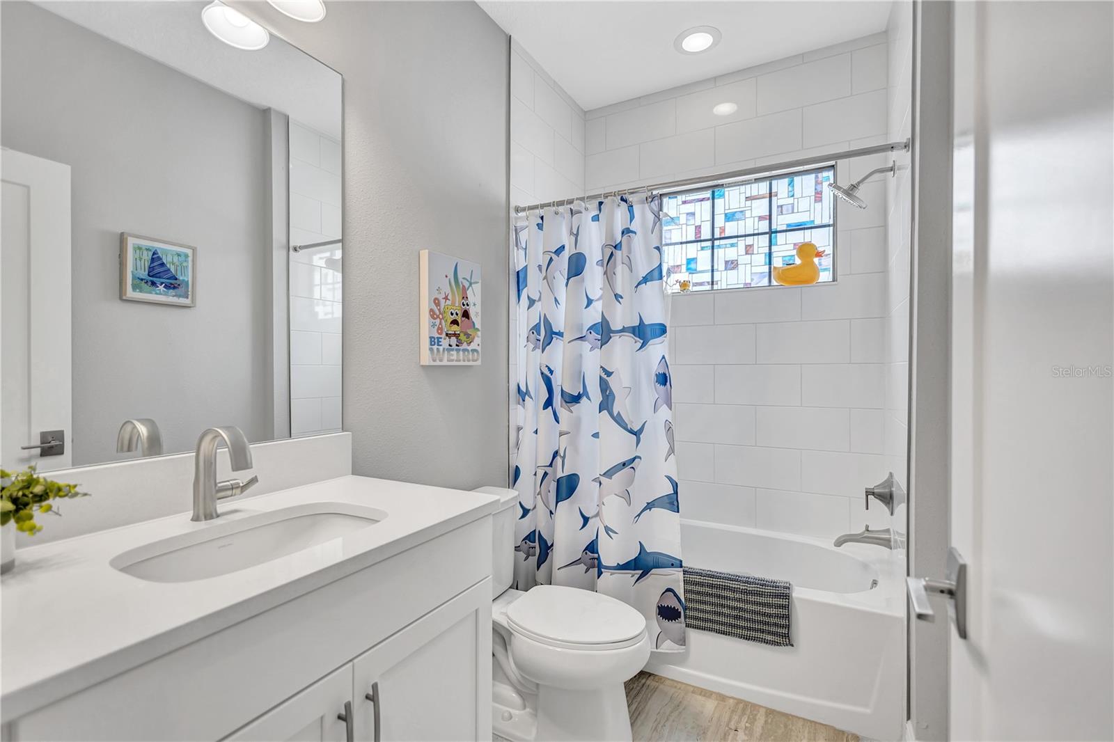 Bright and inviting full bathroom.