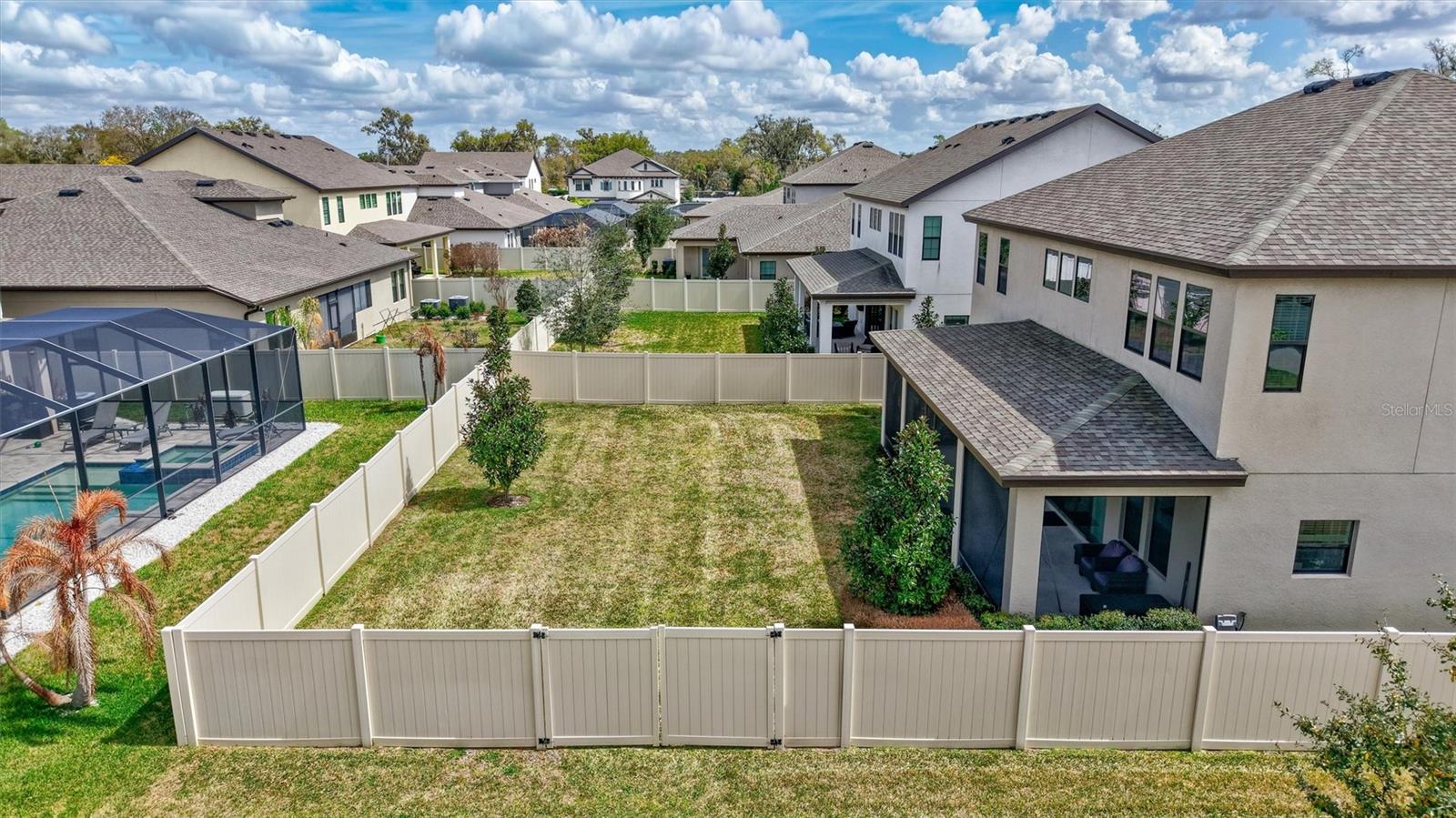 Fully Fenced with Double Gate
