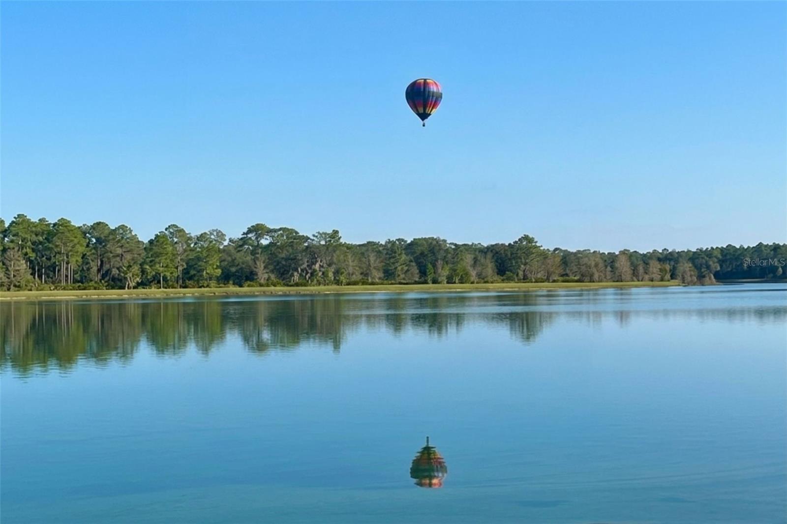 Great views of hot air balloons!