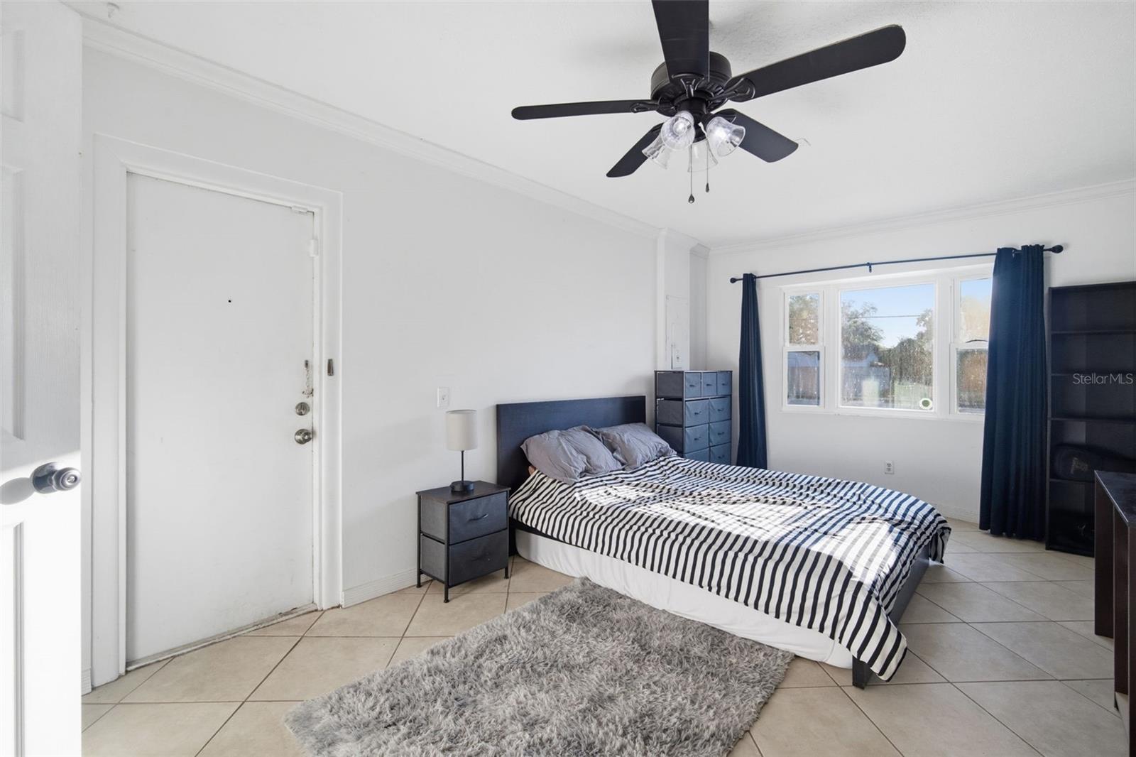TB8489241