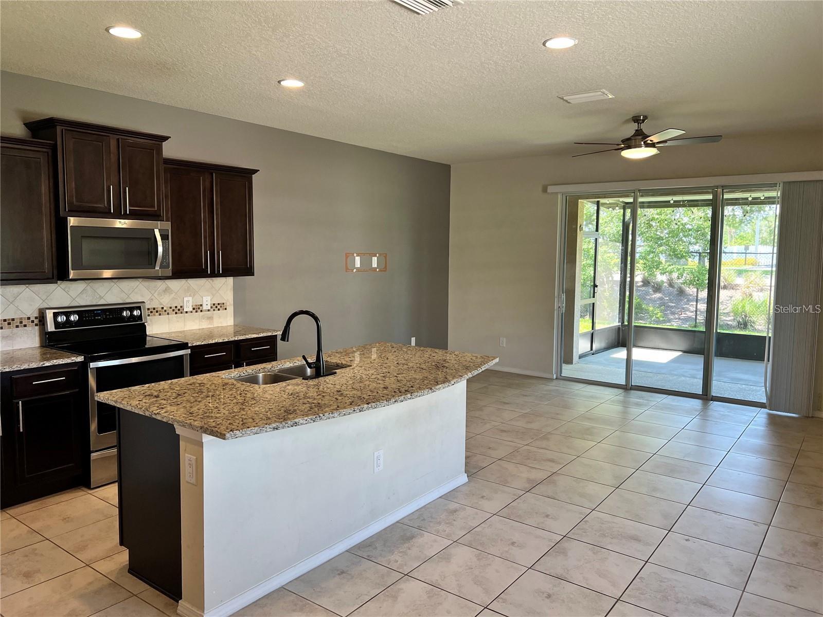 Kitchen/Living Room Area