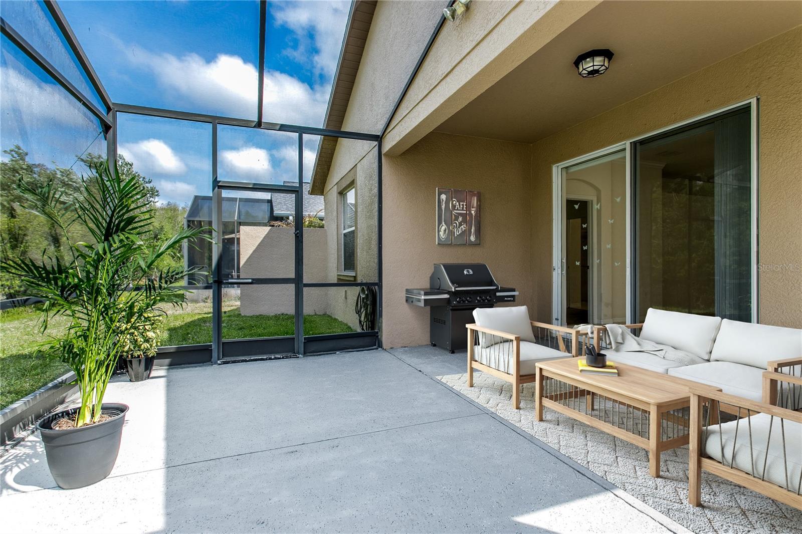 Private screened in lanai