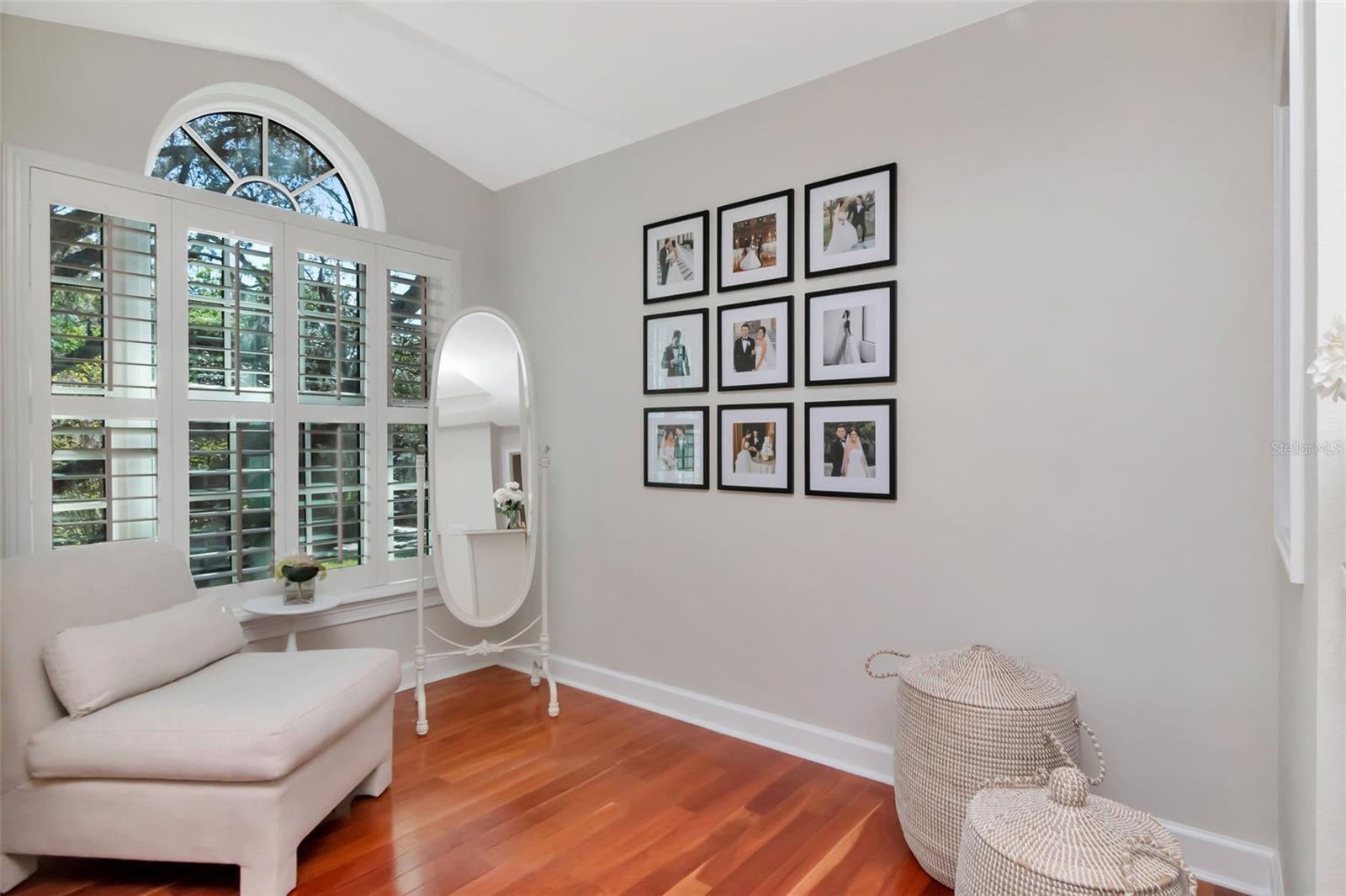 Sitting area in primary suite