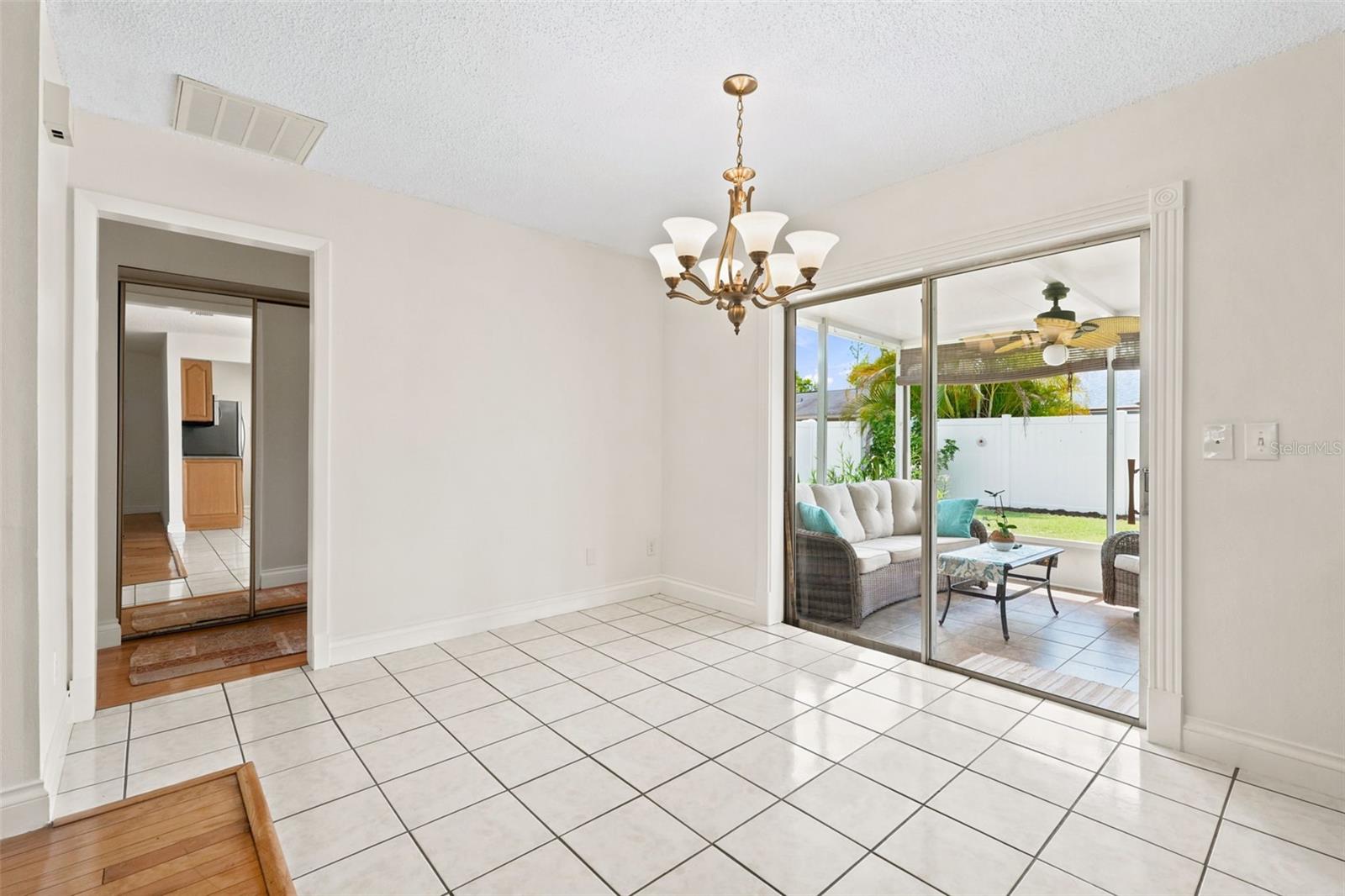 Dining area, sliders to screen enclose dporch