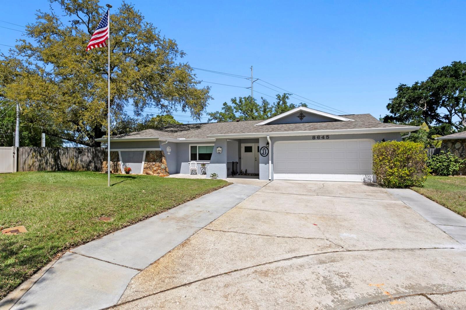 Your Seminole Home - Close to the Beach