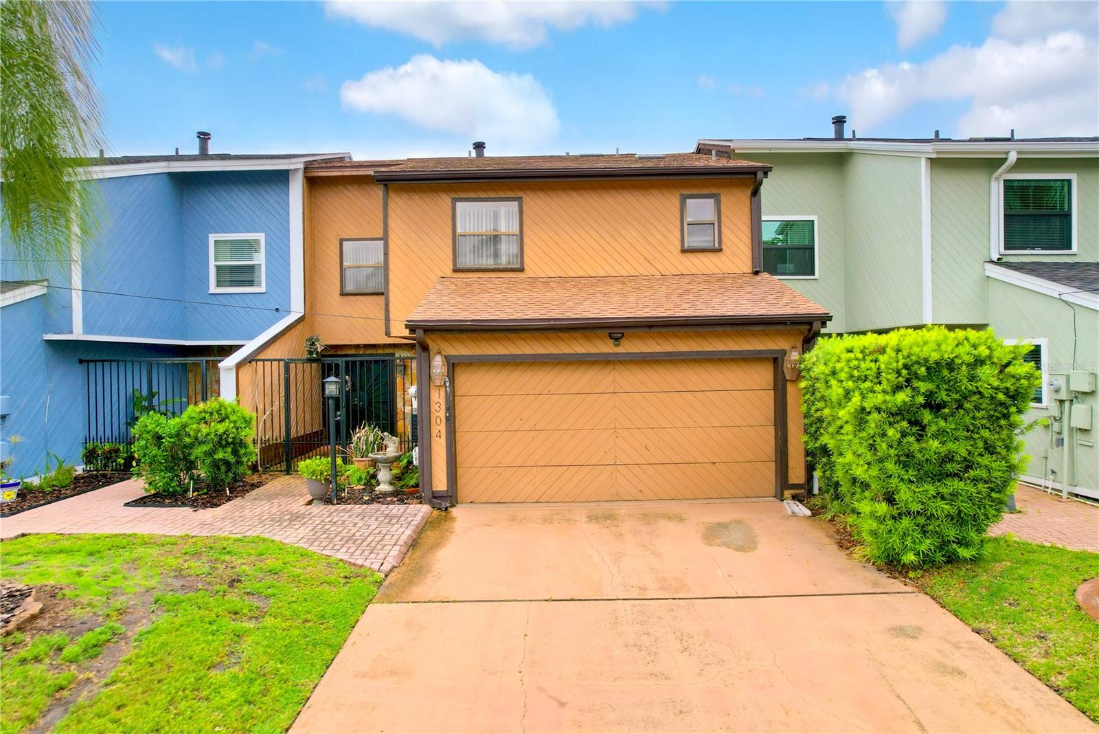 Great Townhome with 2 Car Garage & No HOA Fee!