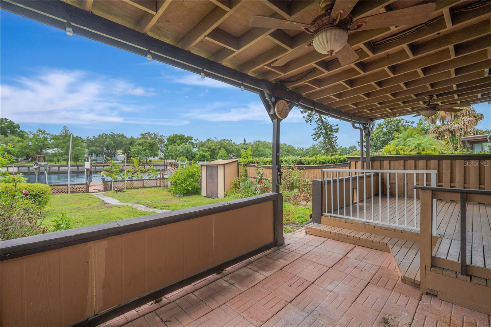 Relaxing Backyard & Deck Overlooking the River!