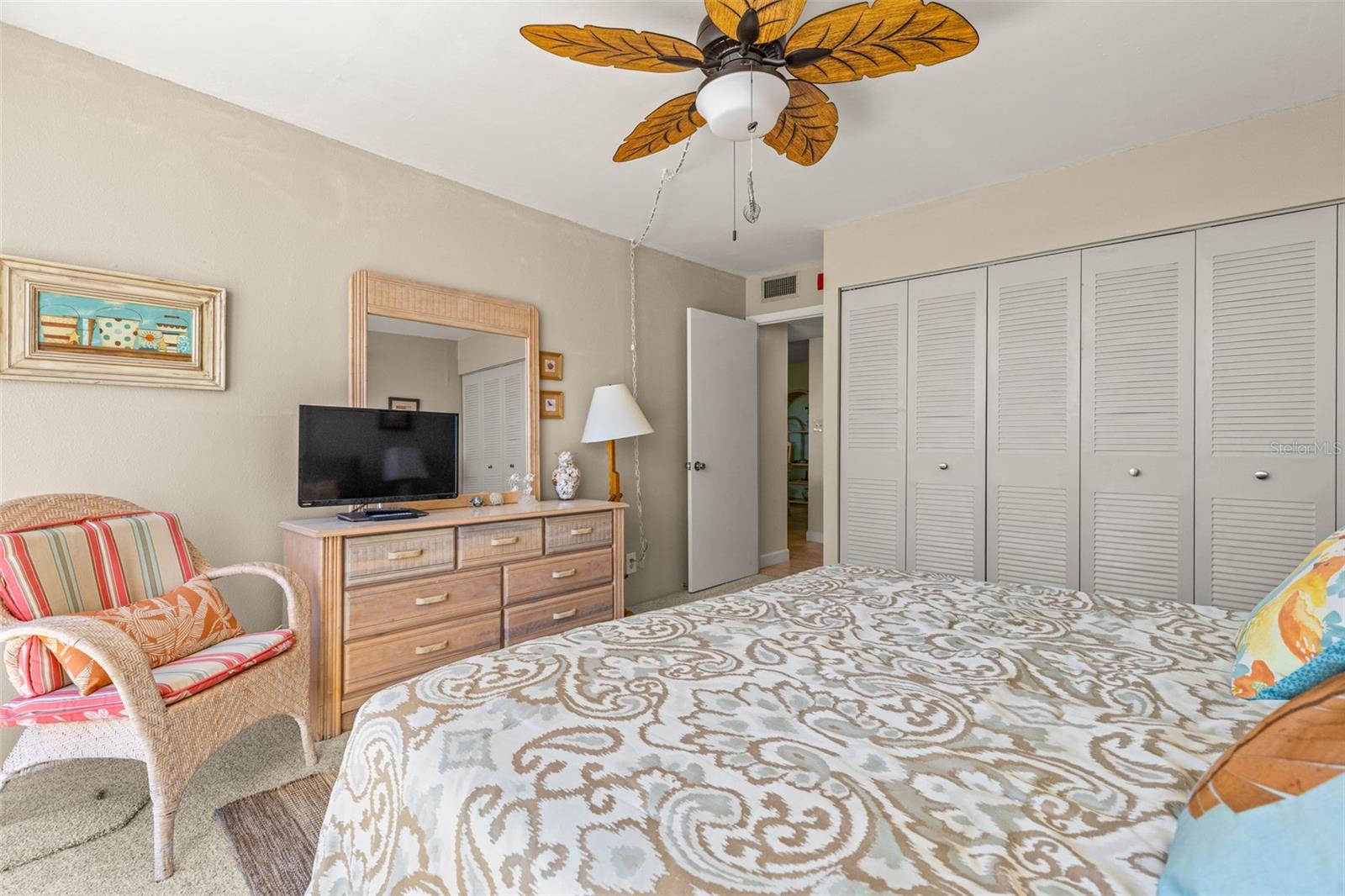 Good sized accommodation for guests - or convert to home office if needed?