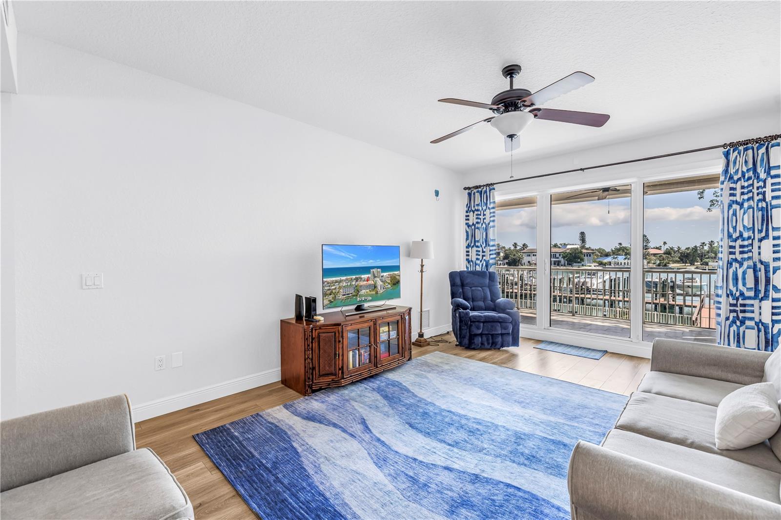 Beautiful Intercostal Waterviews