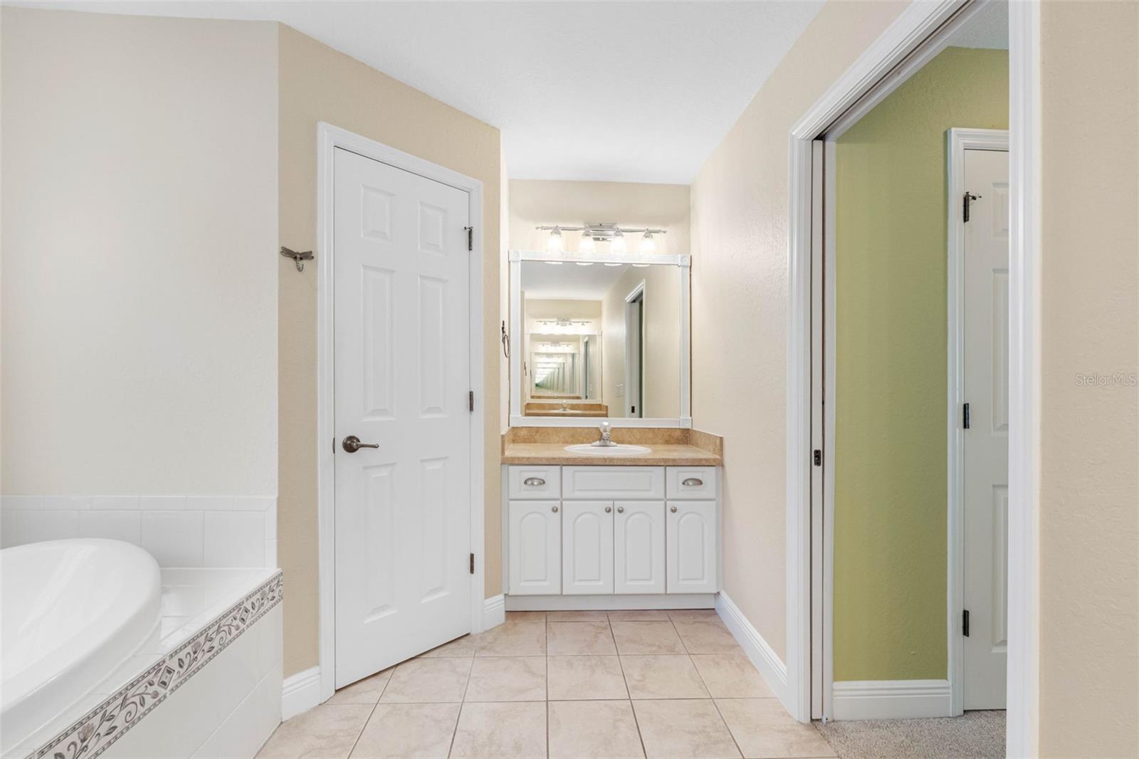 Owners bath - dual vanity