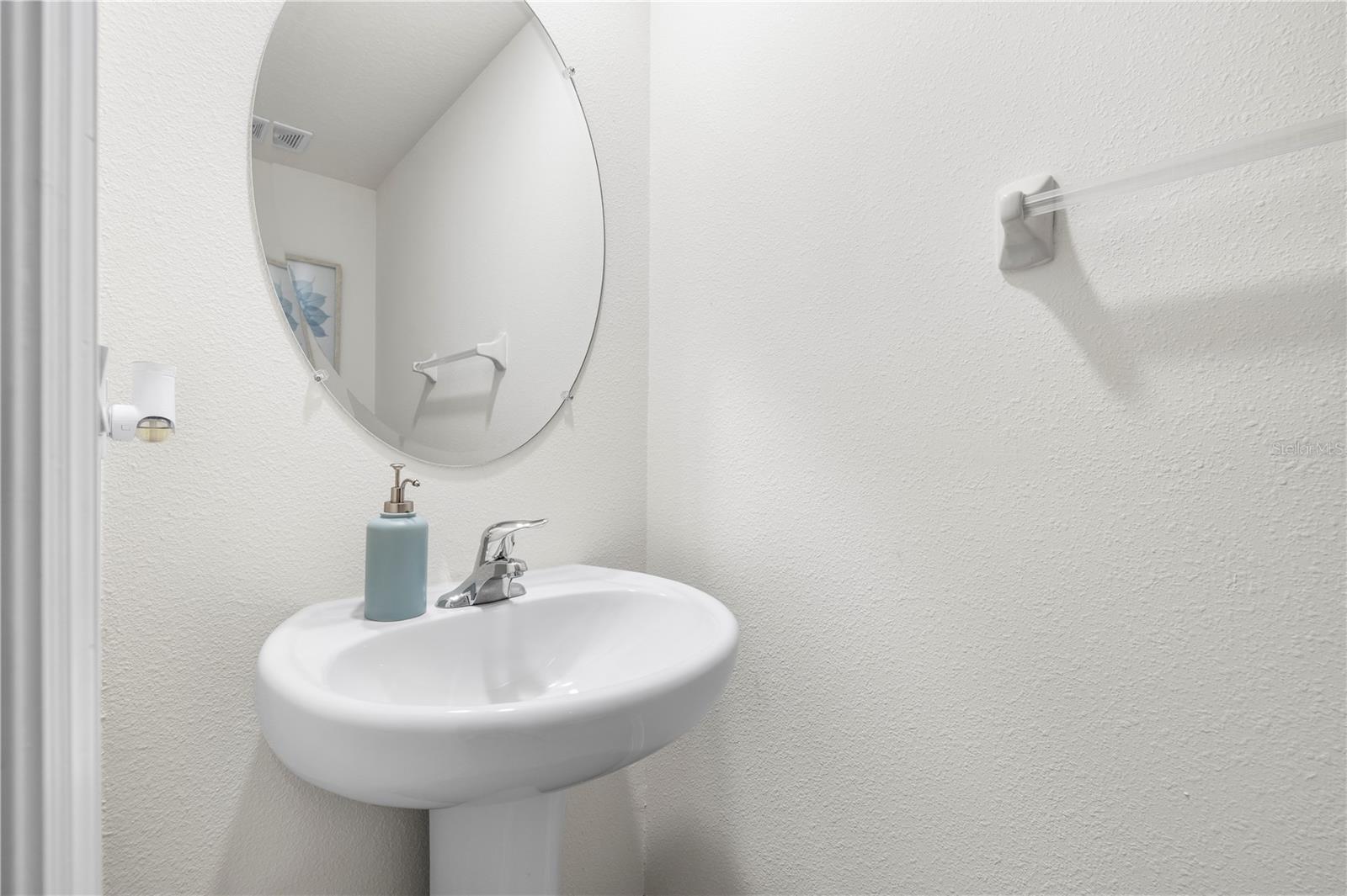 TB8489589
