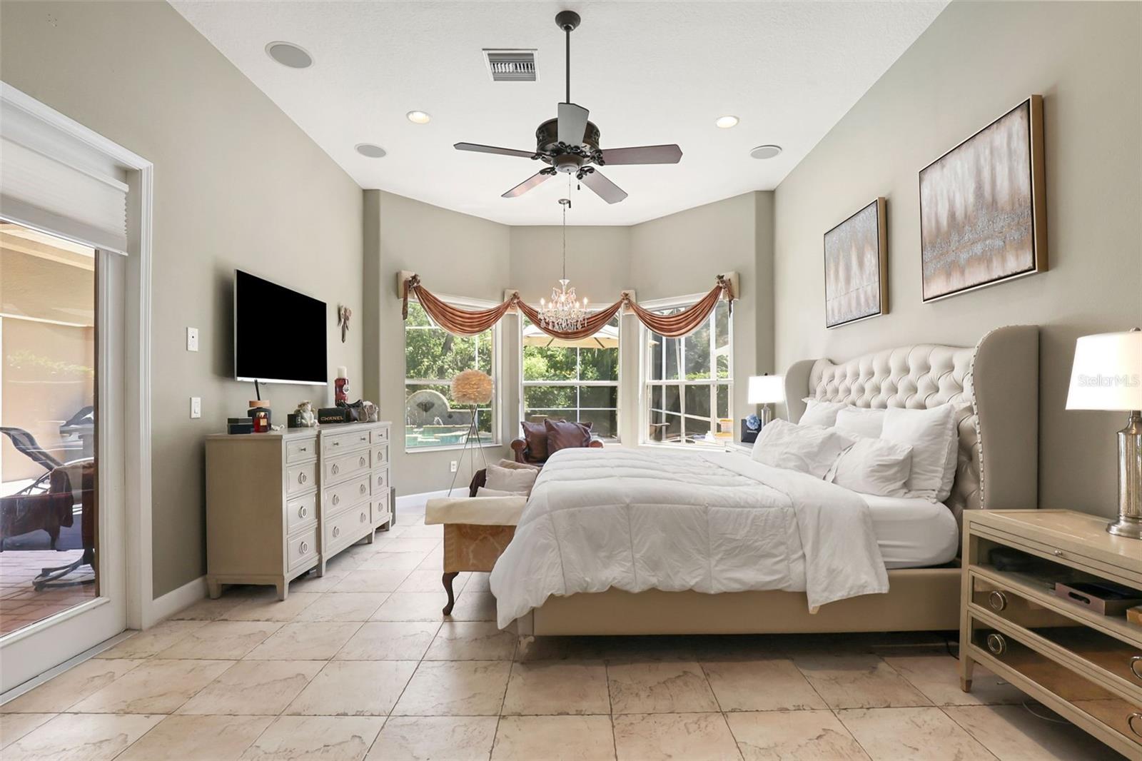 Primary Bedroom-Private Lanai Access