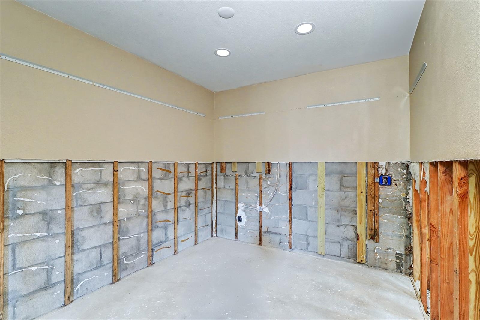 This is the 10x9 master closet