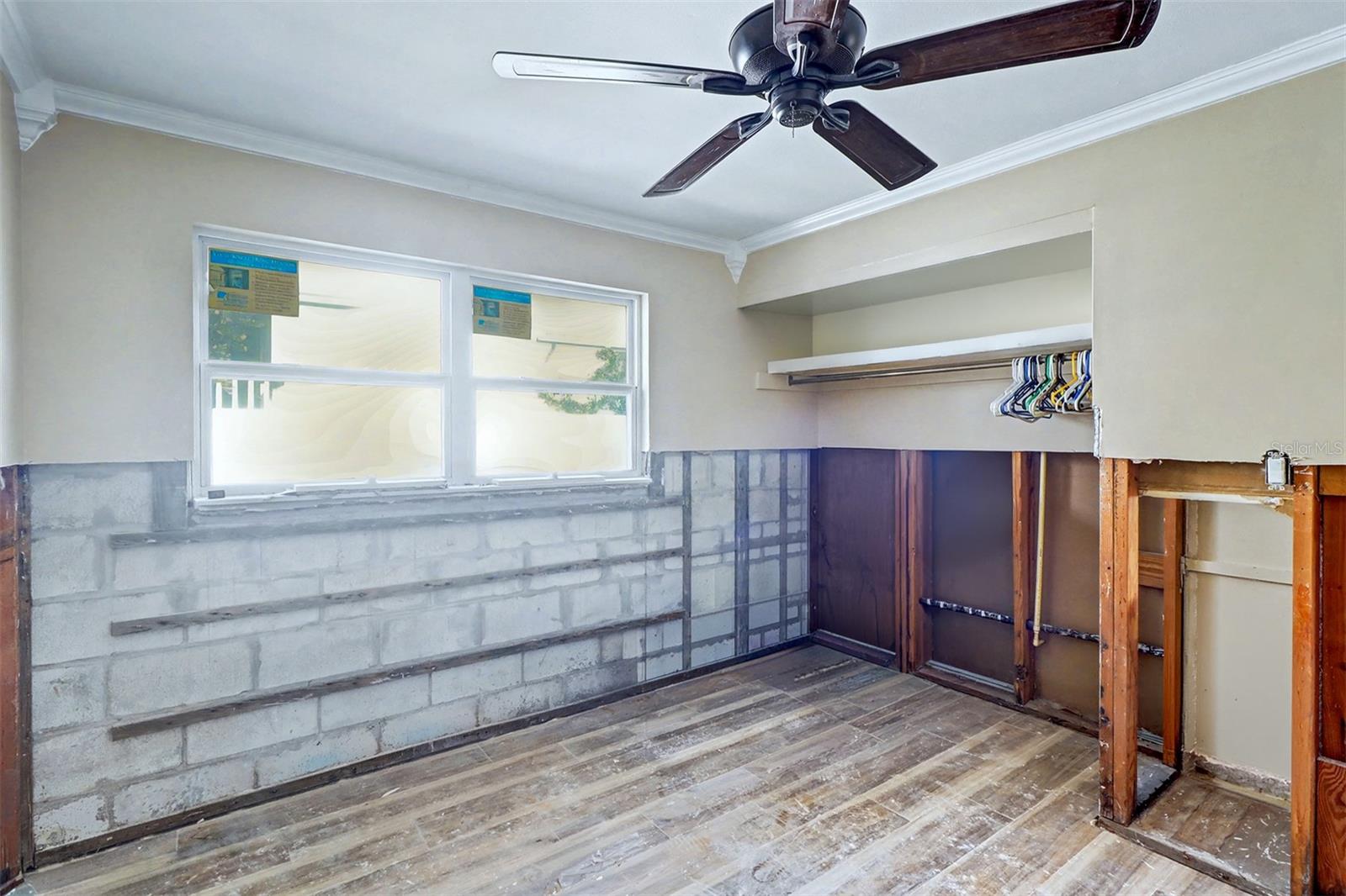 CEILING FANS DO NOT CONVEY