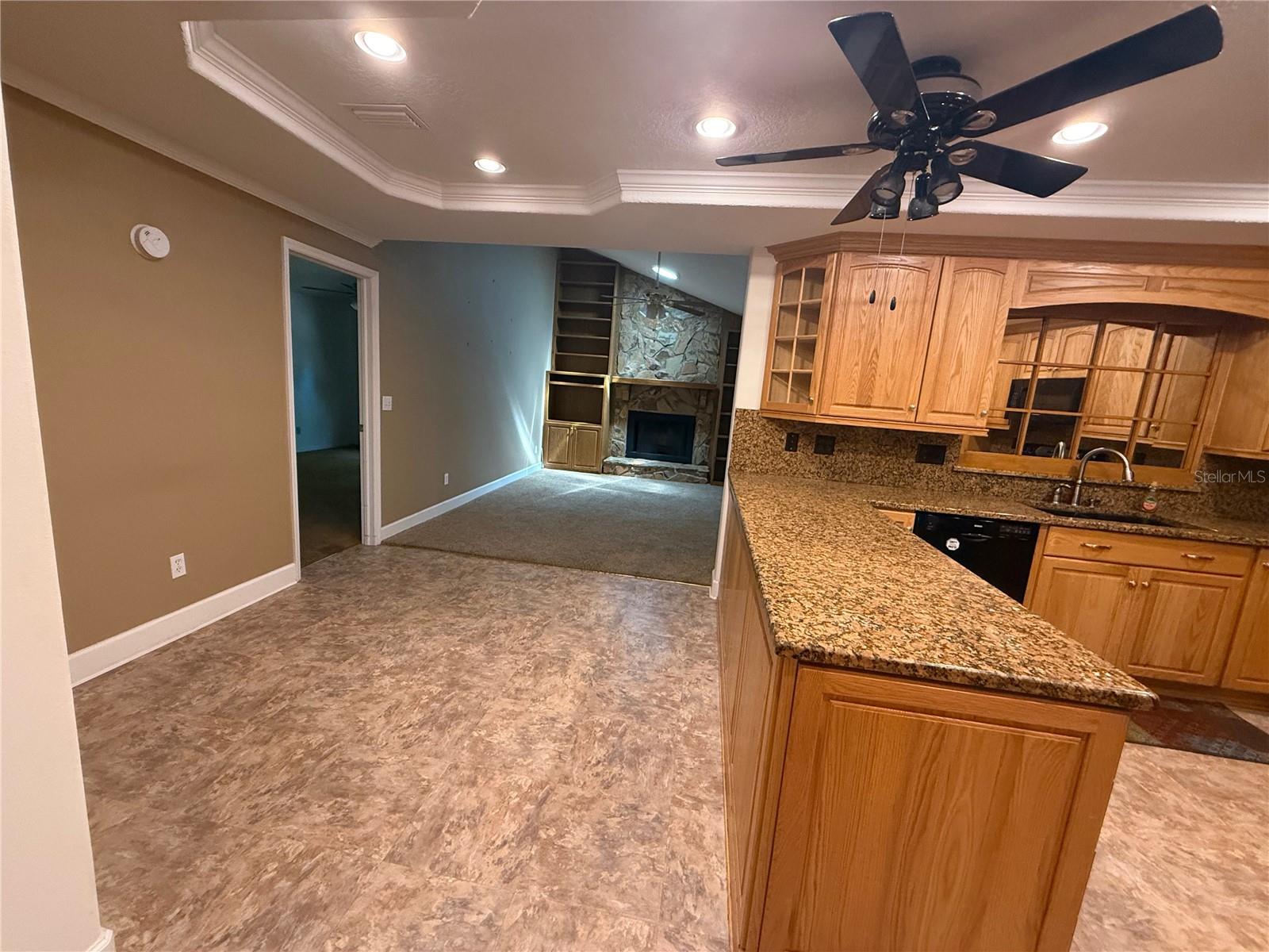 Eat-in Kitchen