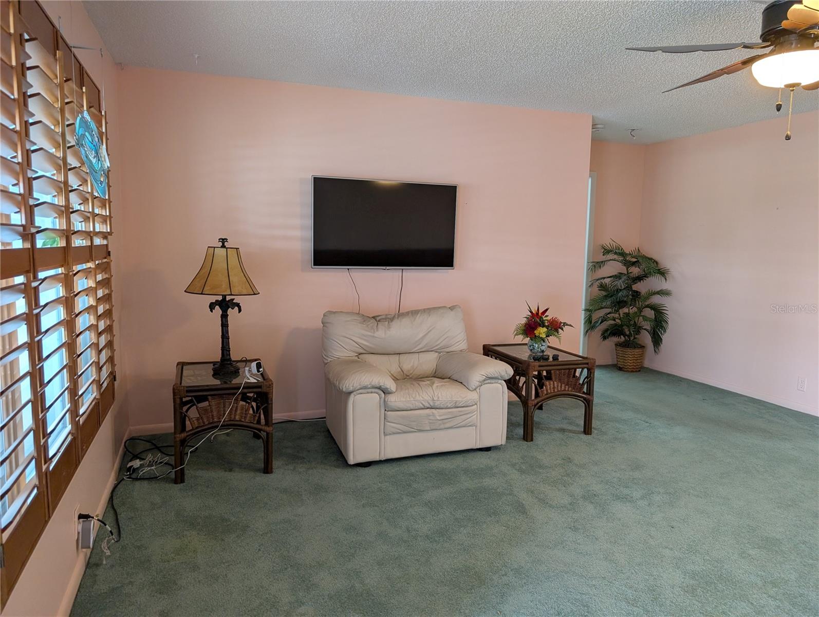 Living room view to Guest quarters.