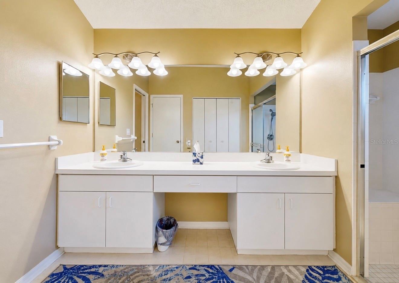 EN-SUITE VANITY
