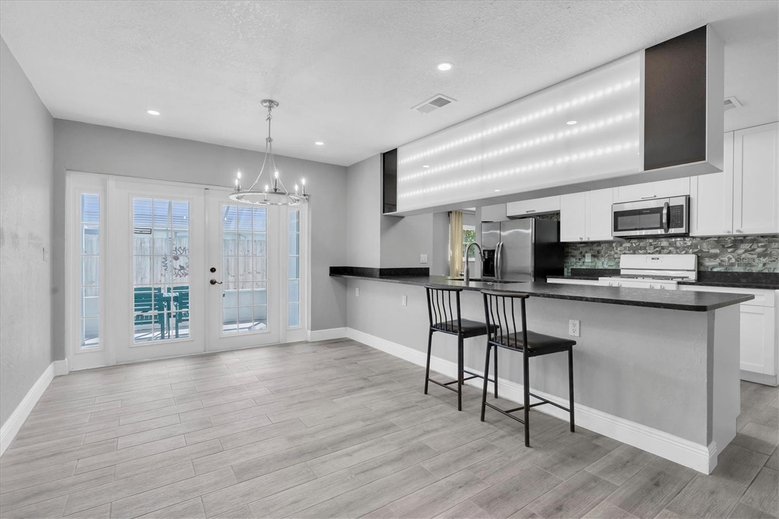 Beautiful Dining space and lovely kitchen