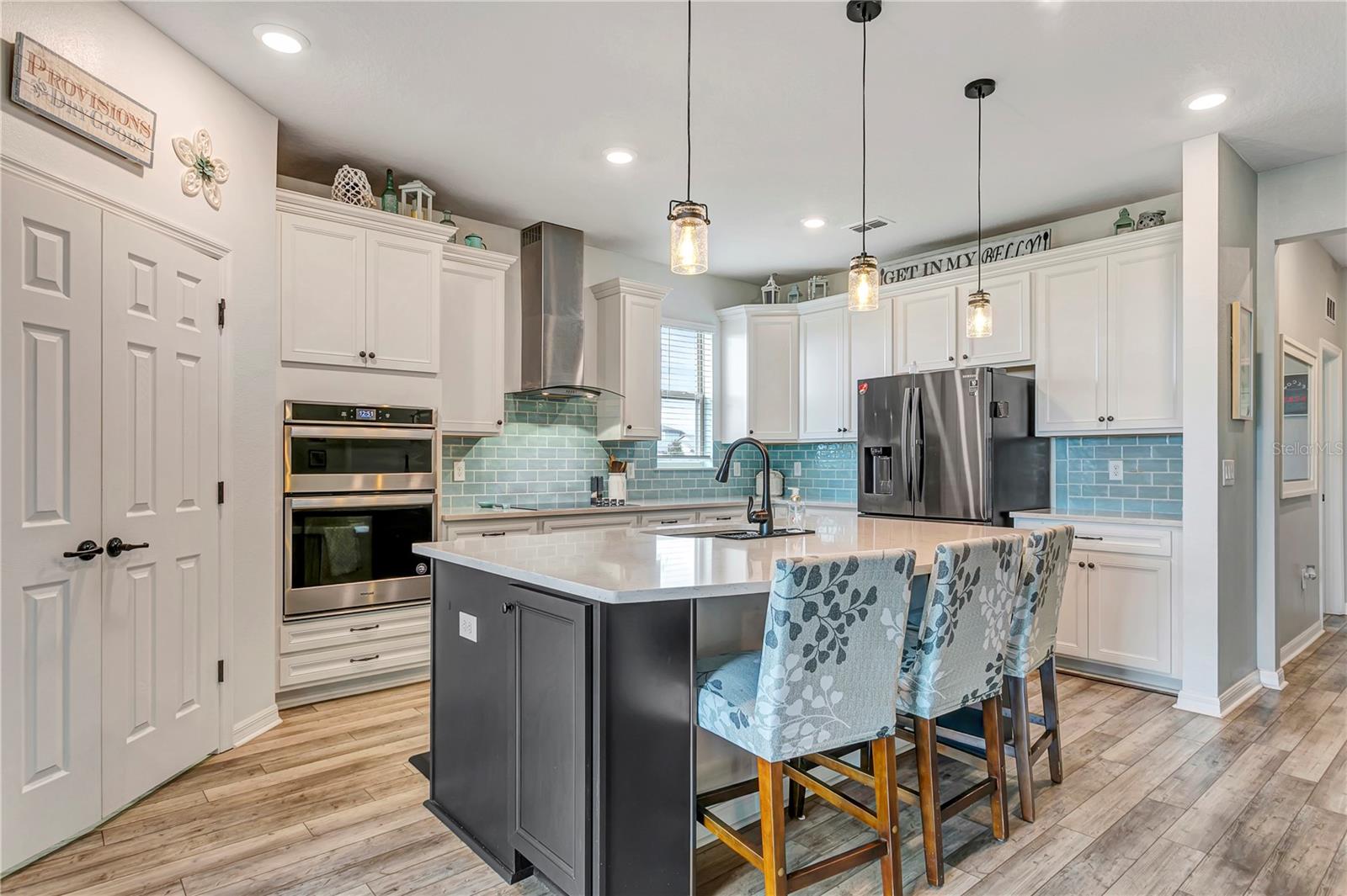 Beautiful chef's kitchen!