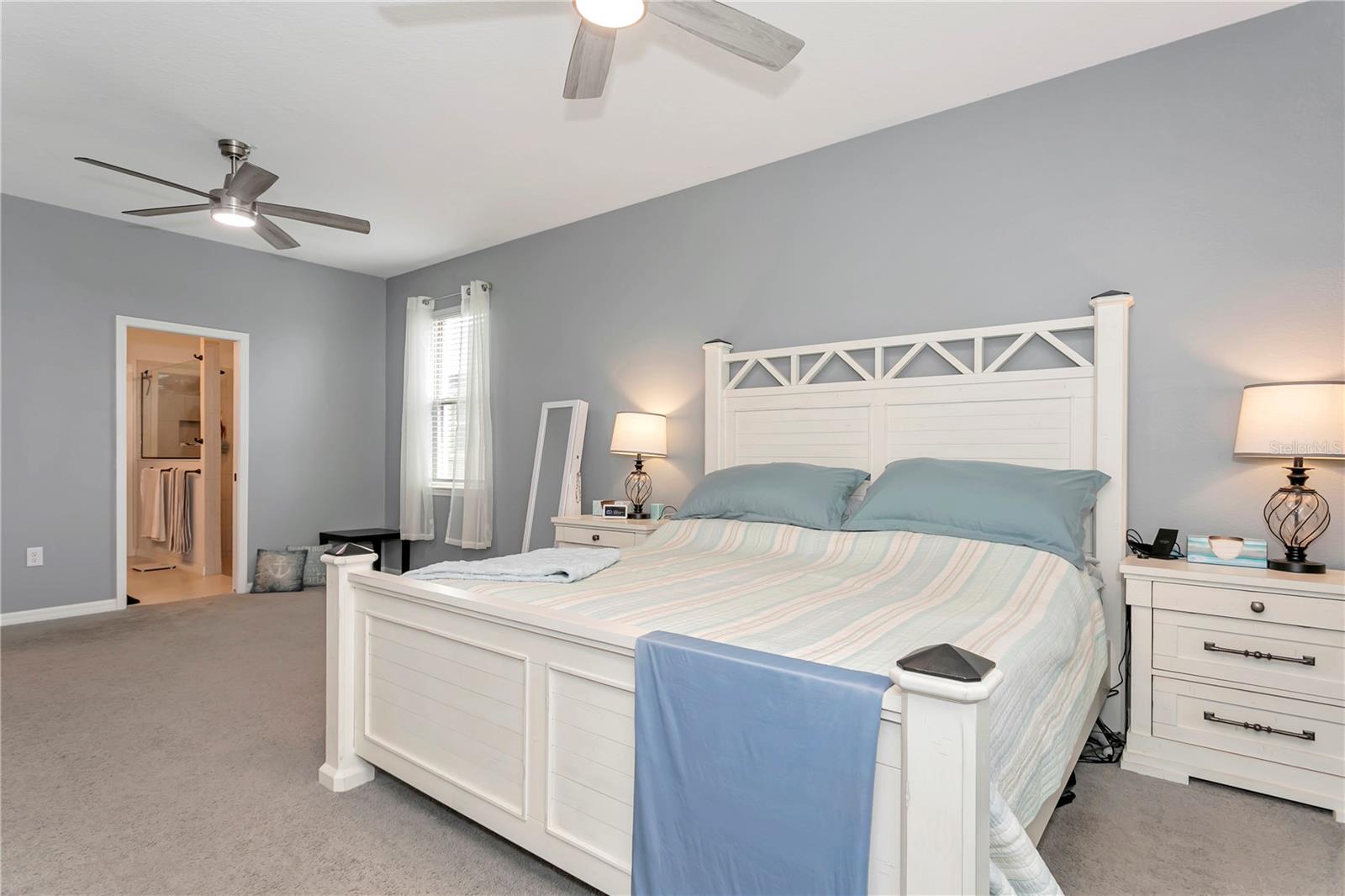 Large primary suite (22 x 13)