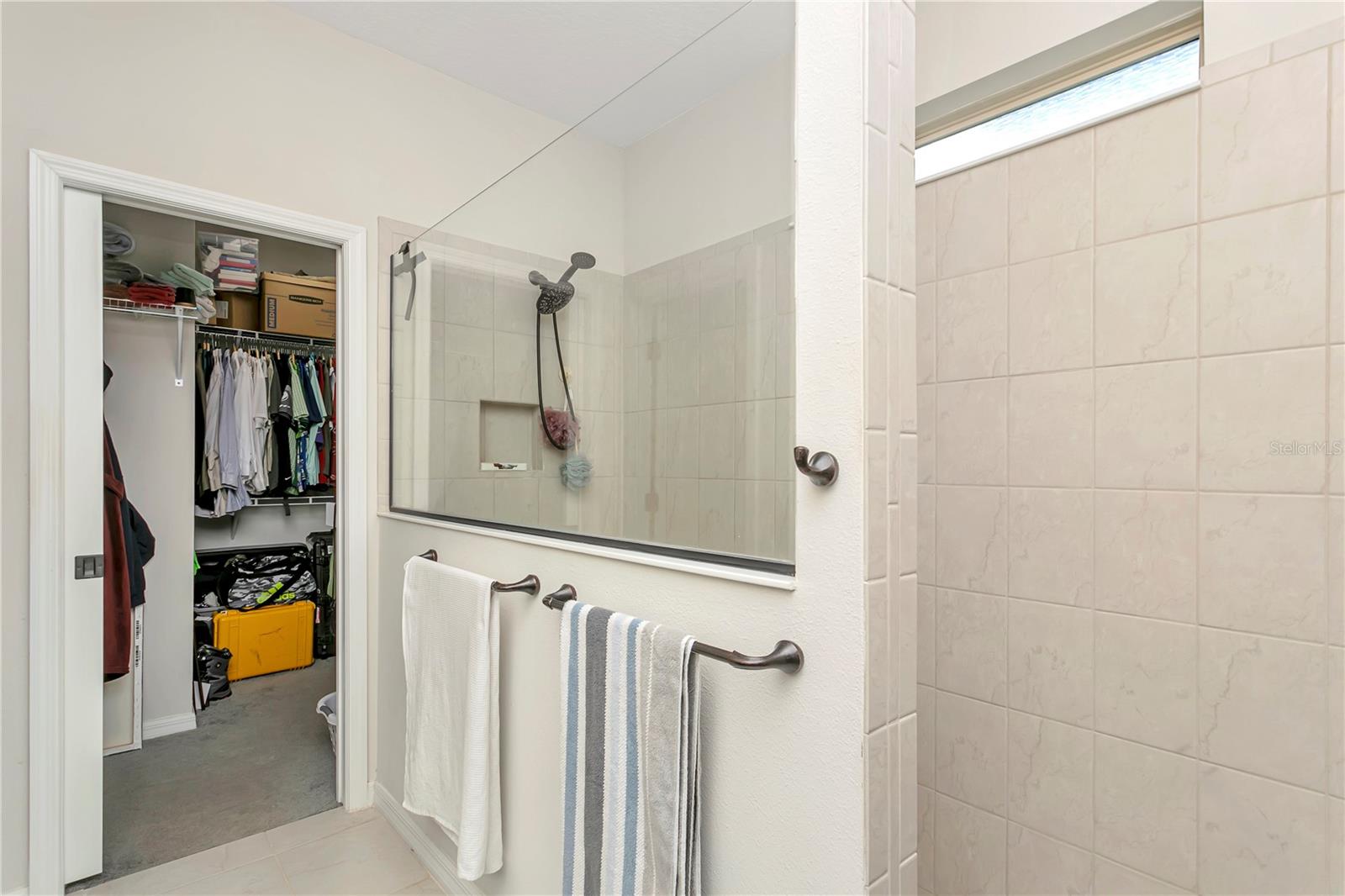 Primary en suite bathroom