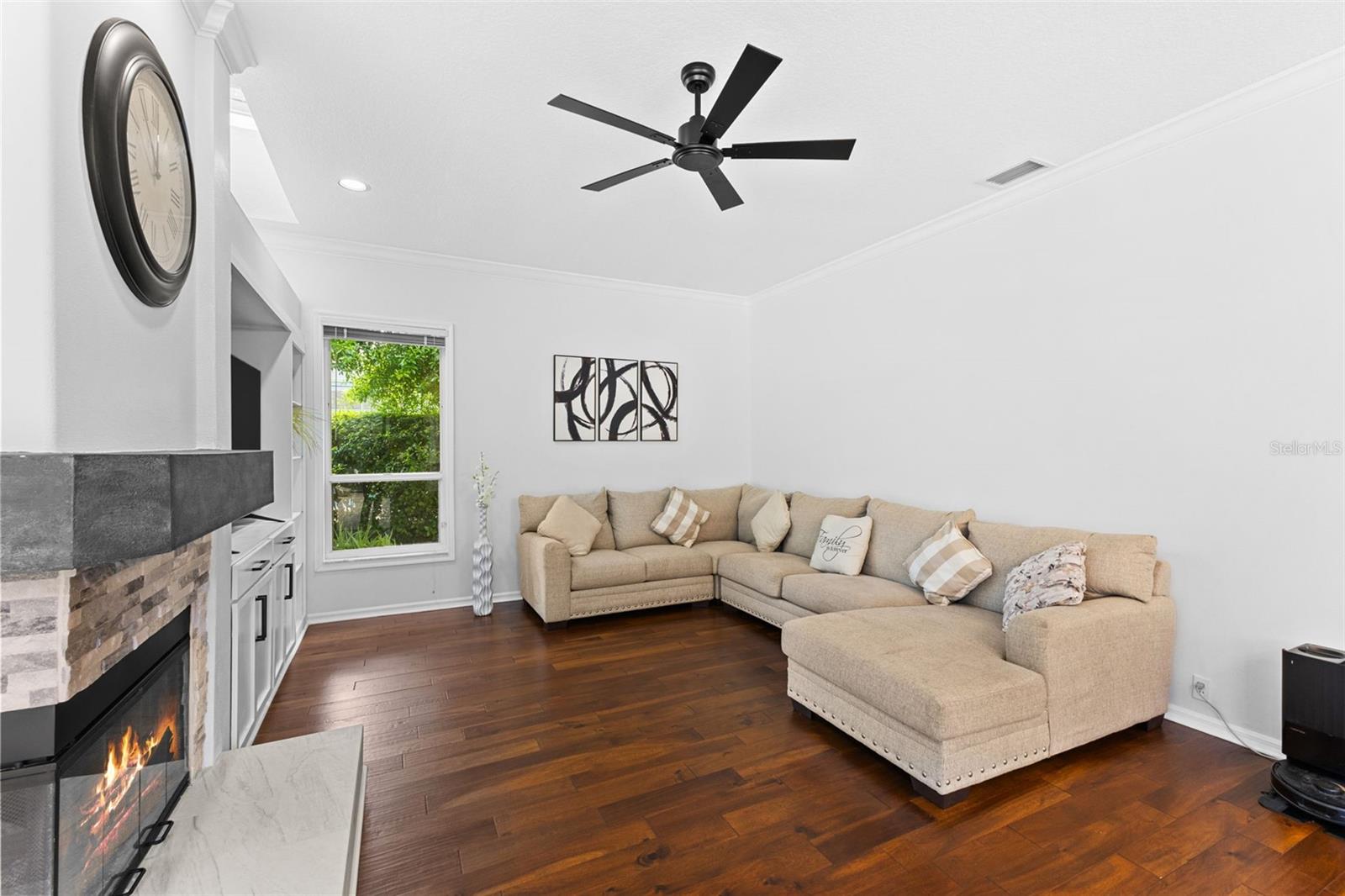 Cozy Living Area with Propane Fireplace