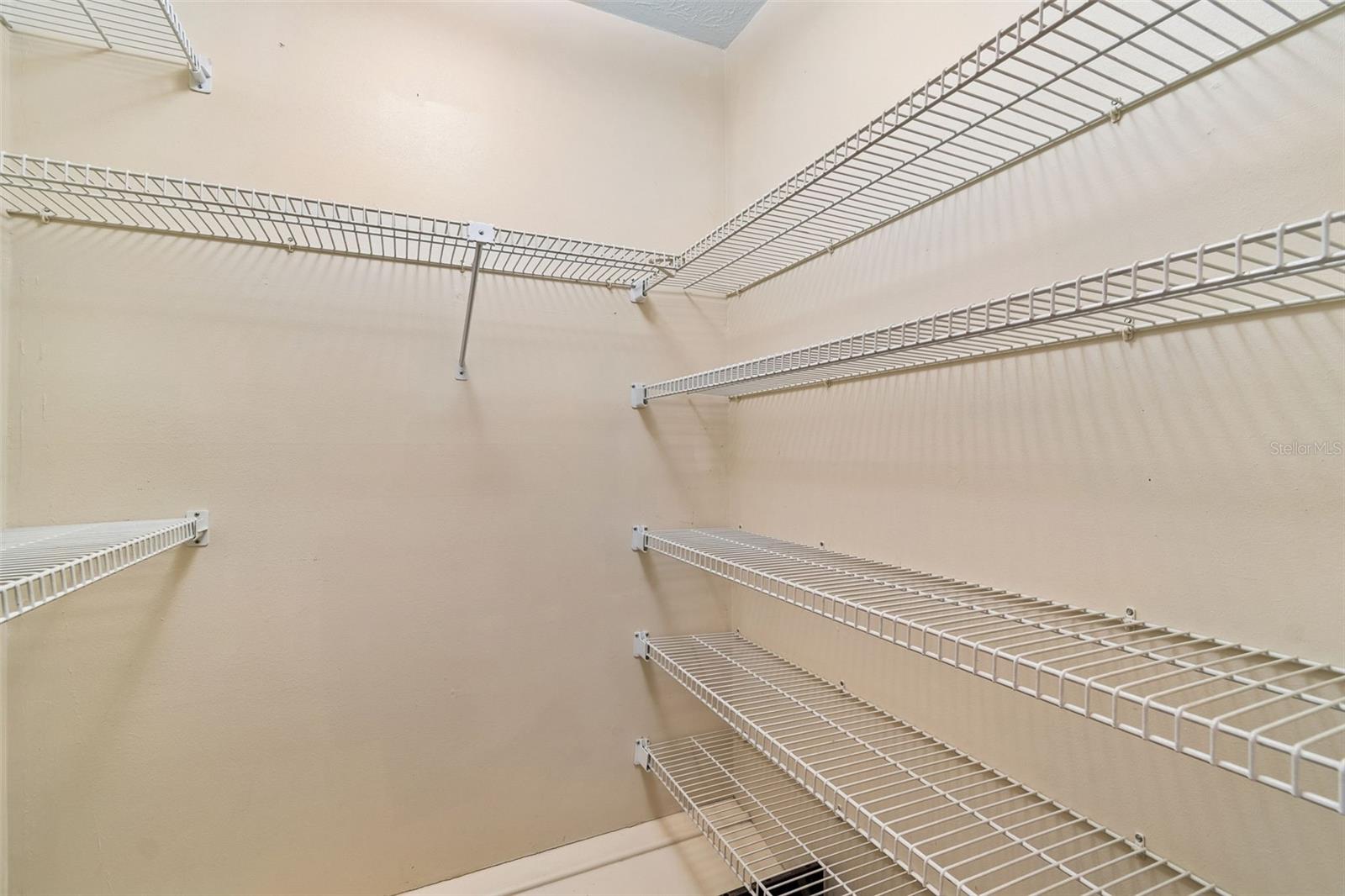 Walk-in Closet bedroom 2