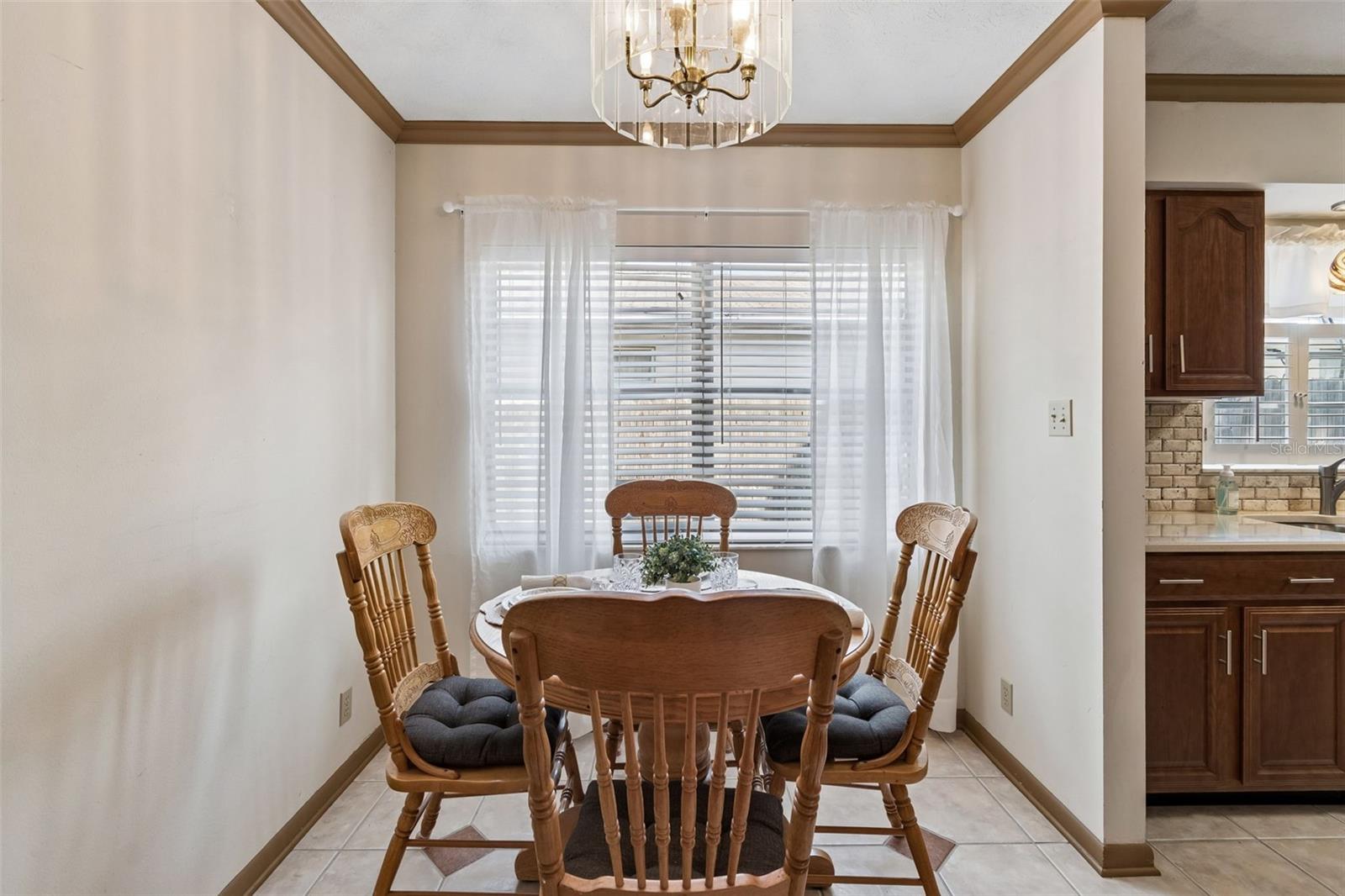 Eat in spacer in kitchen