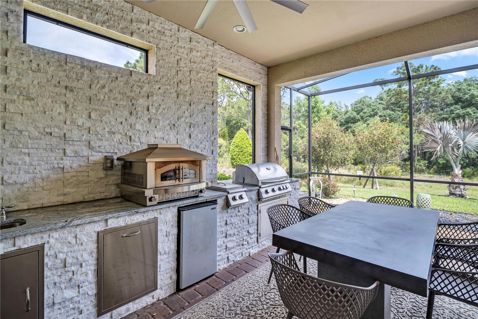 Lanai / Outdoor Kitchen and Pizza oven
