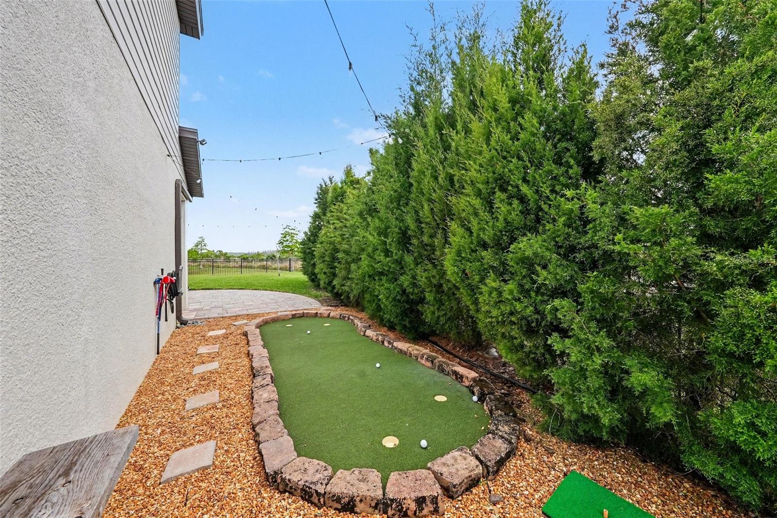 Private putting green, ok!