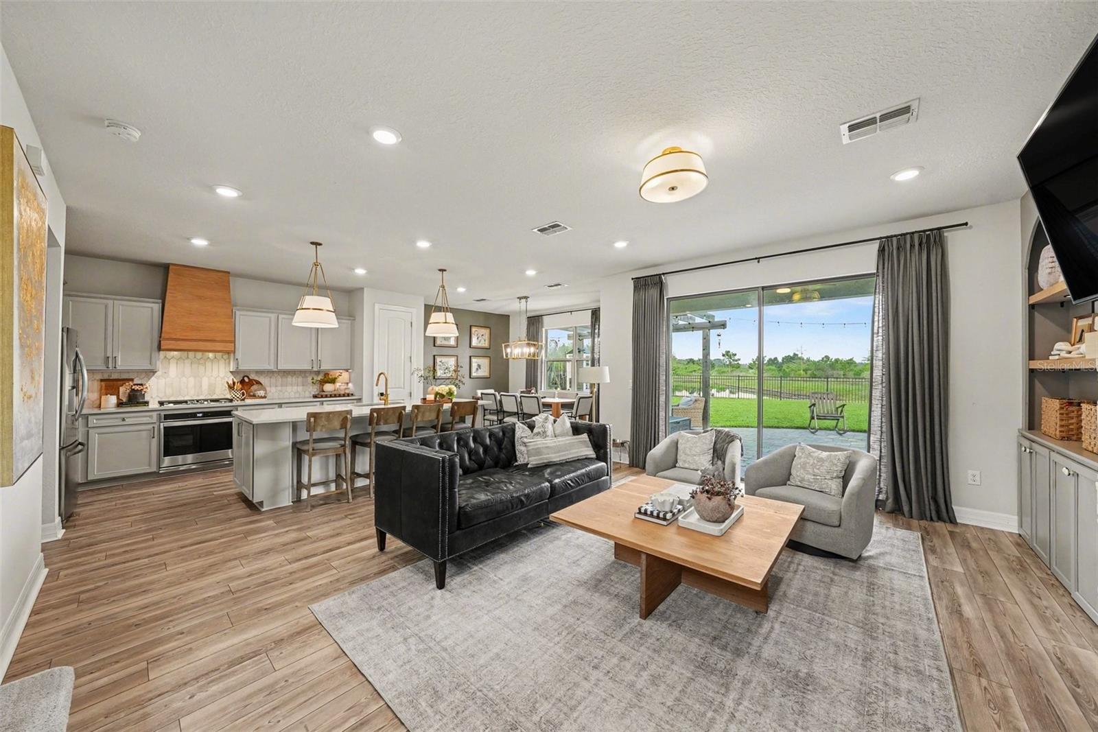 Spills effortlessly into your living spaces...