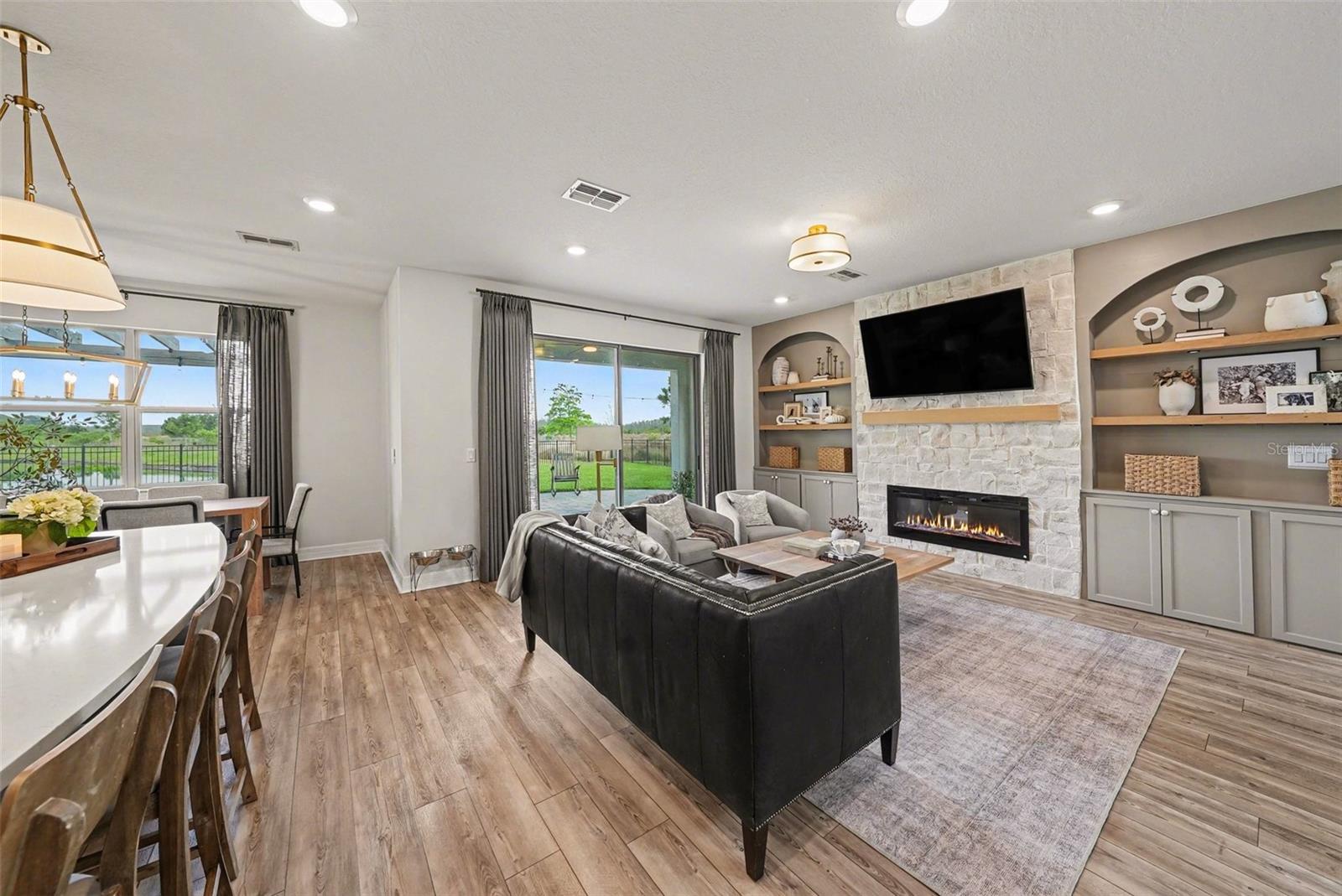 Gorgeous open concept floorplan!