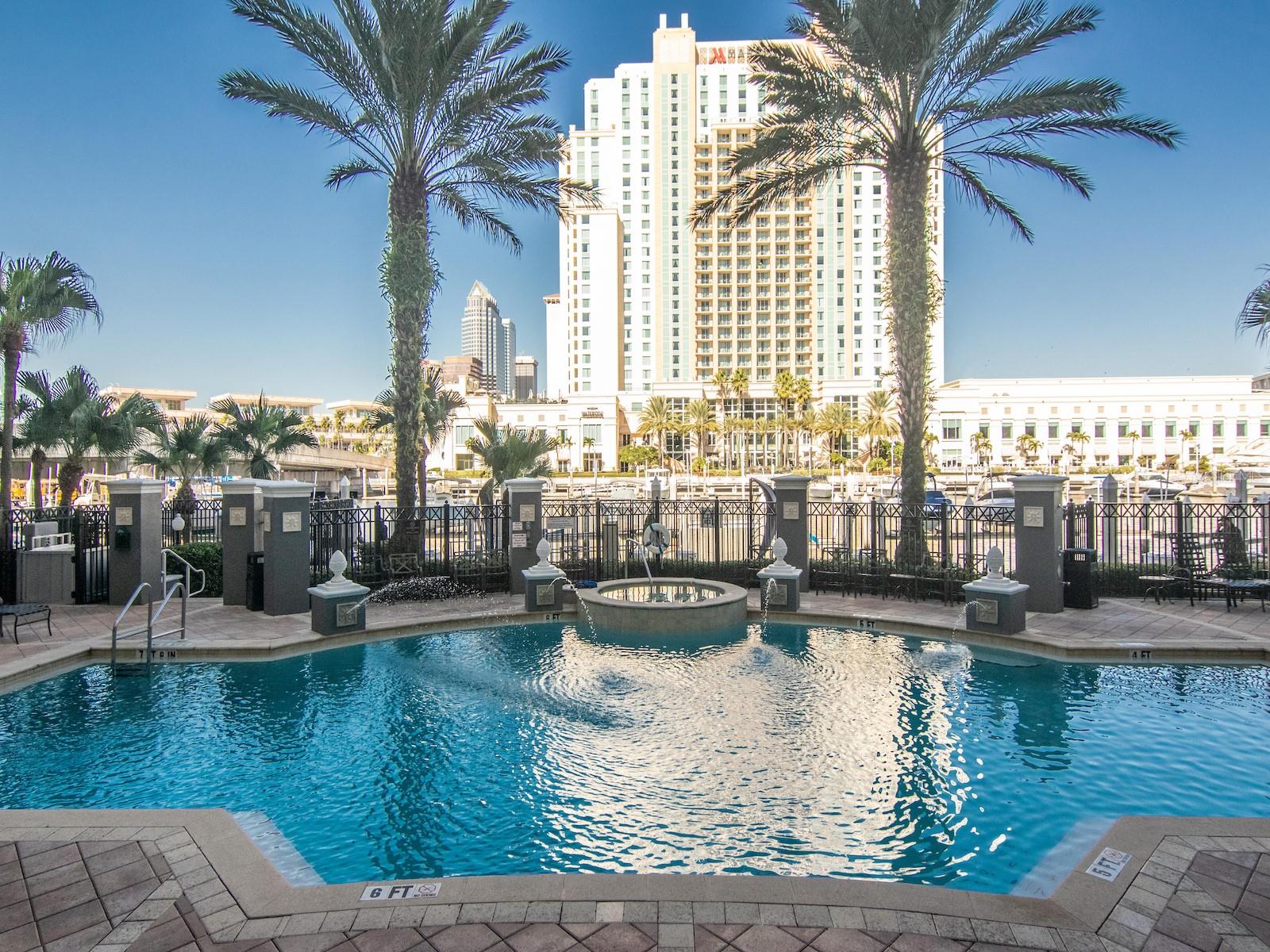 Pool & Hot tub overlooking the Channel