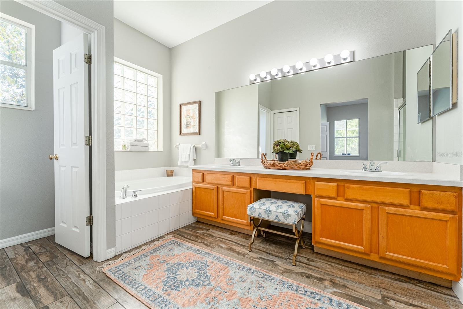 Primary En-Suite with Soaking Tub