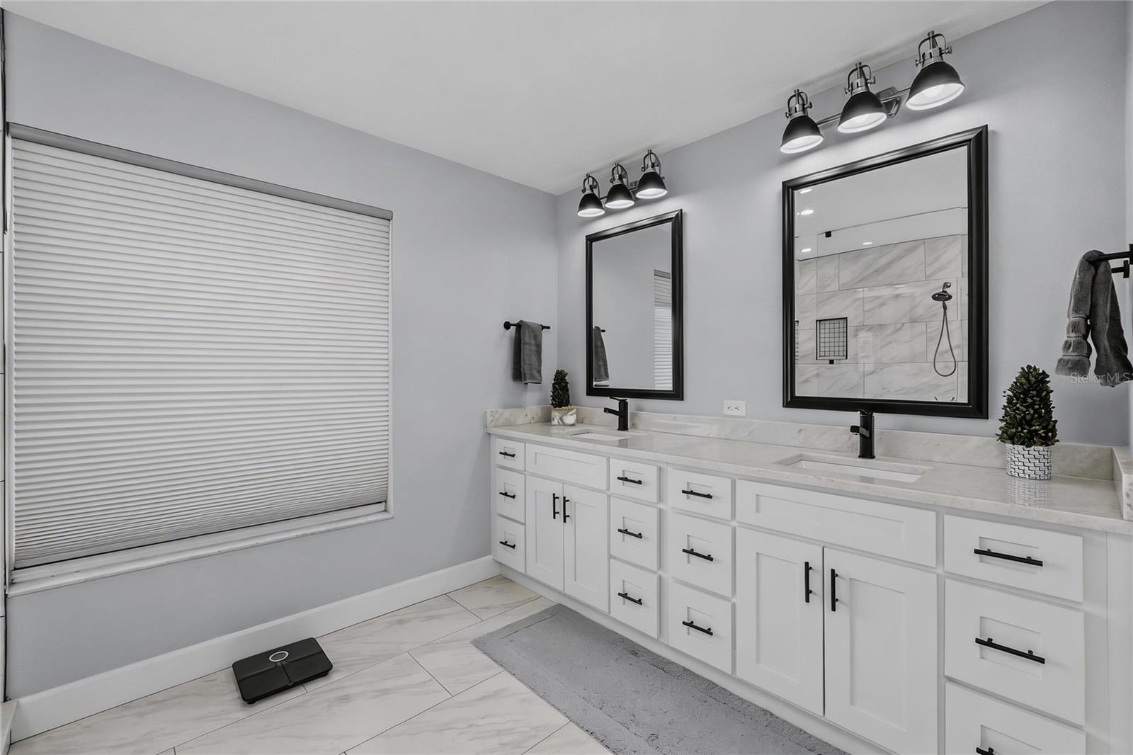 This Bathroom has lots of storage too