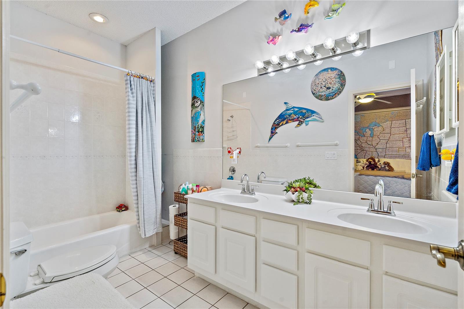 Bedroom 2 en-suite bathroom