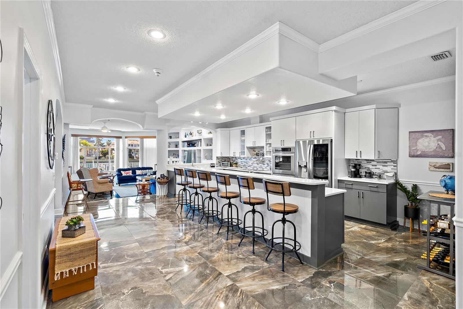 Kitchen Breakfast Bar