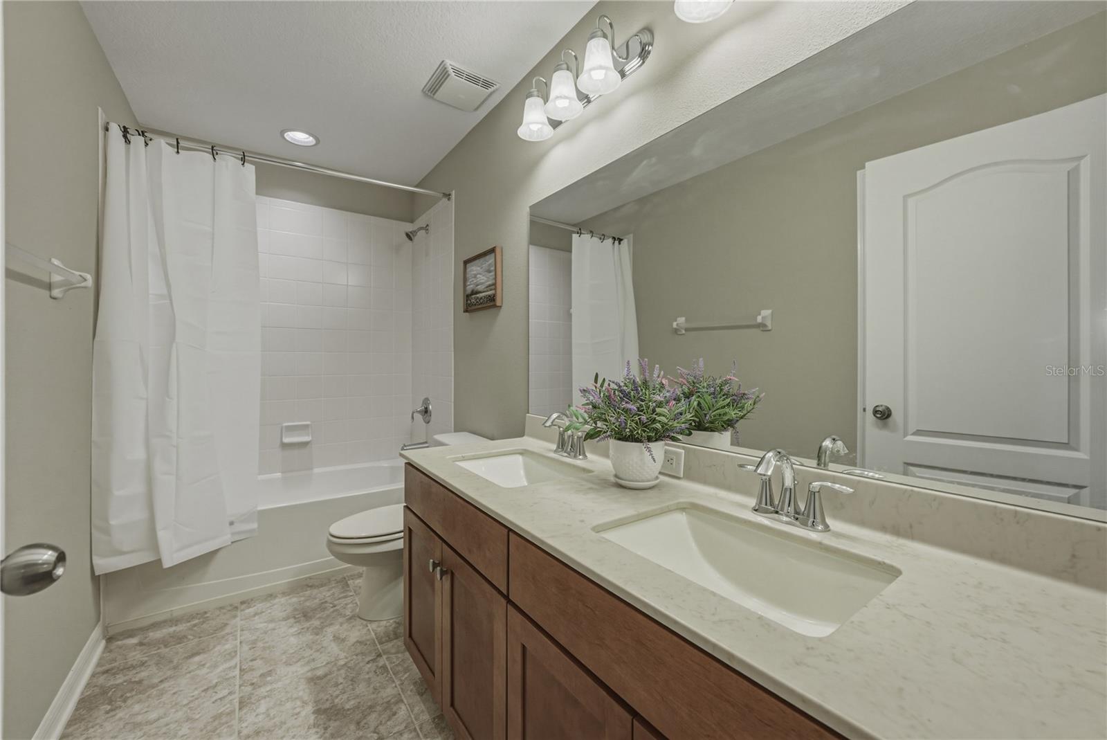 Bedroom 4- ensuite to bedroom 3