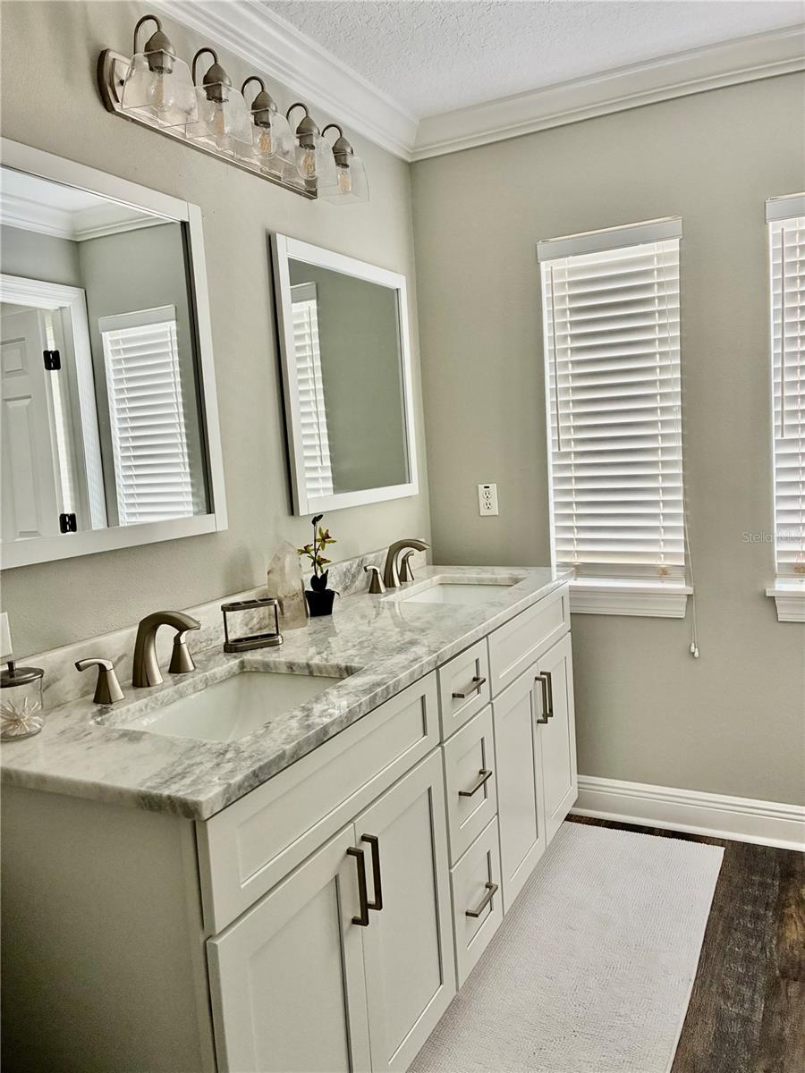 MB ensuite bathroom #1