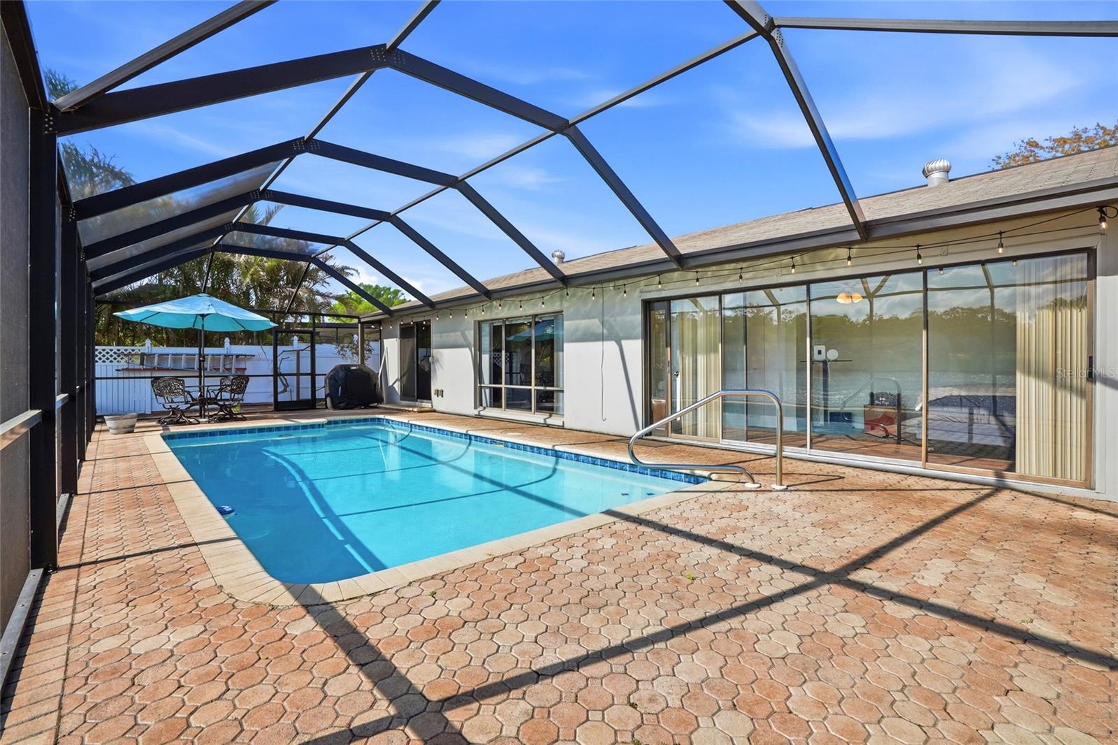 Wonderful  indoor / outdoor space