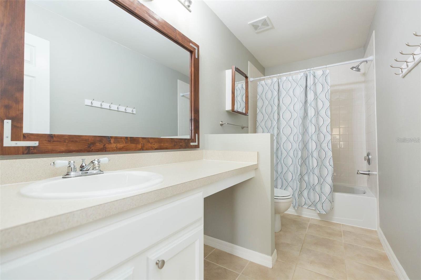 En-suite bath with full bathtub