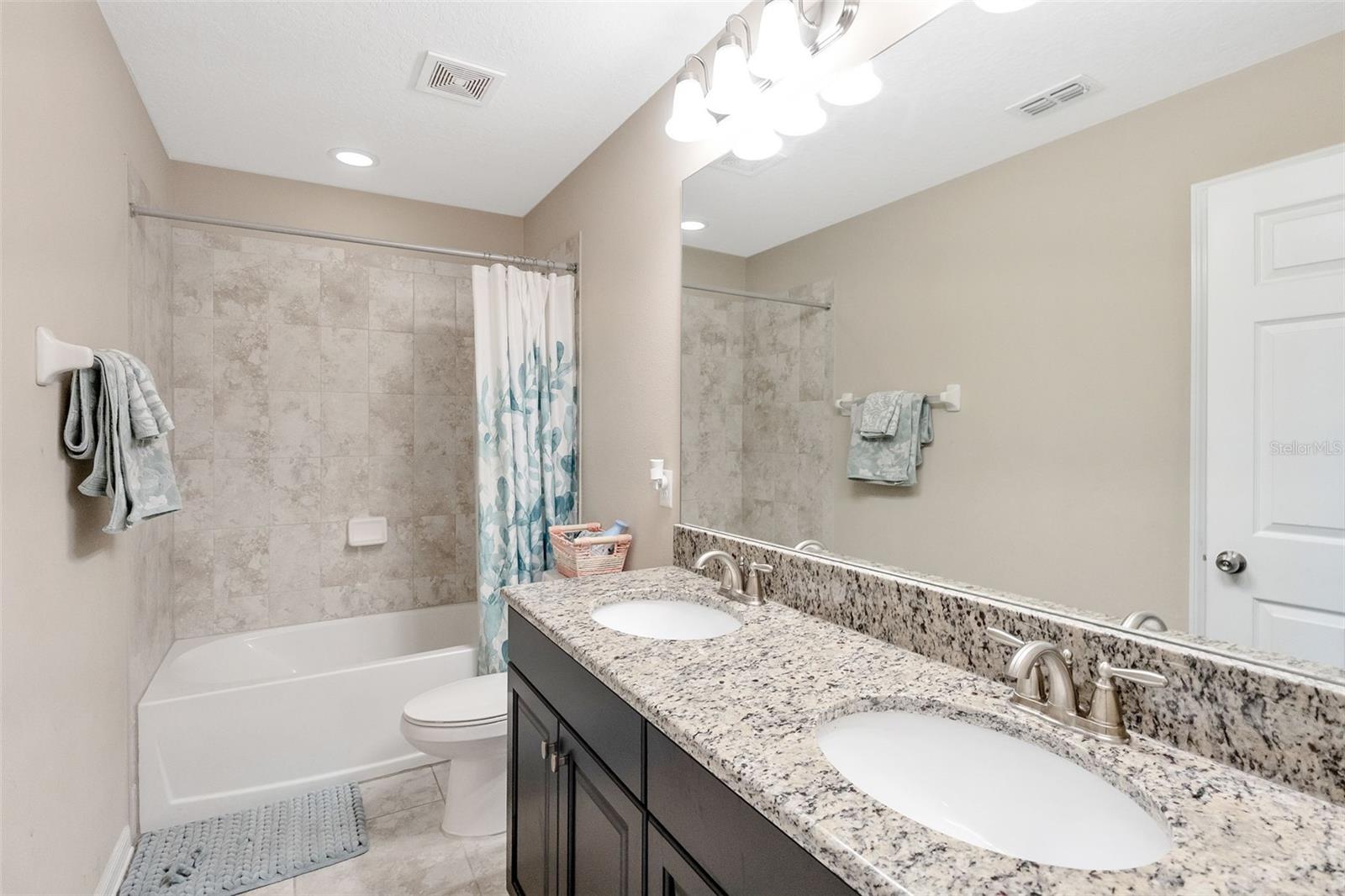 bathroom (second floor)